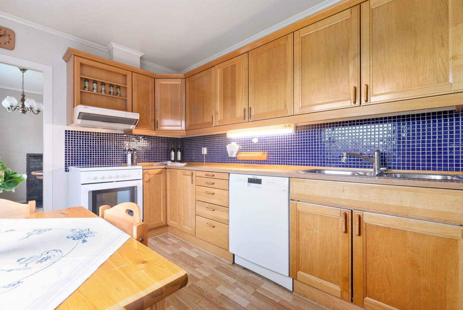 Godt med skapplass på kjøkken Galleribilde