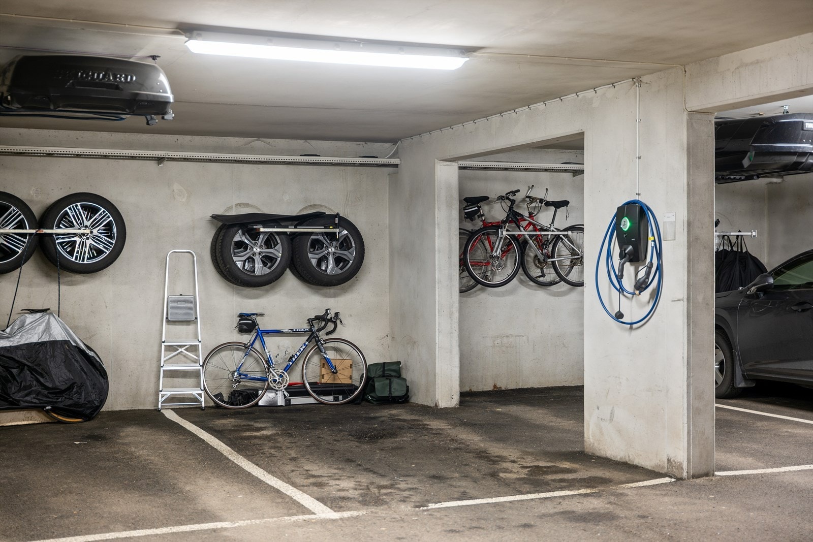 Garasjeplass i låst, underjordisk anlegg med heisadkomst direkte til etasjen. Galleribilde