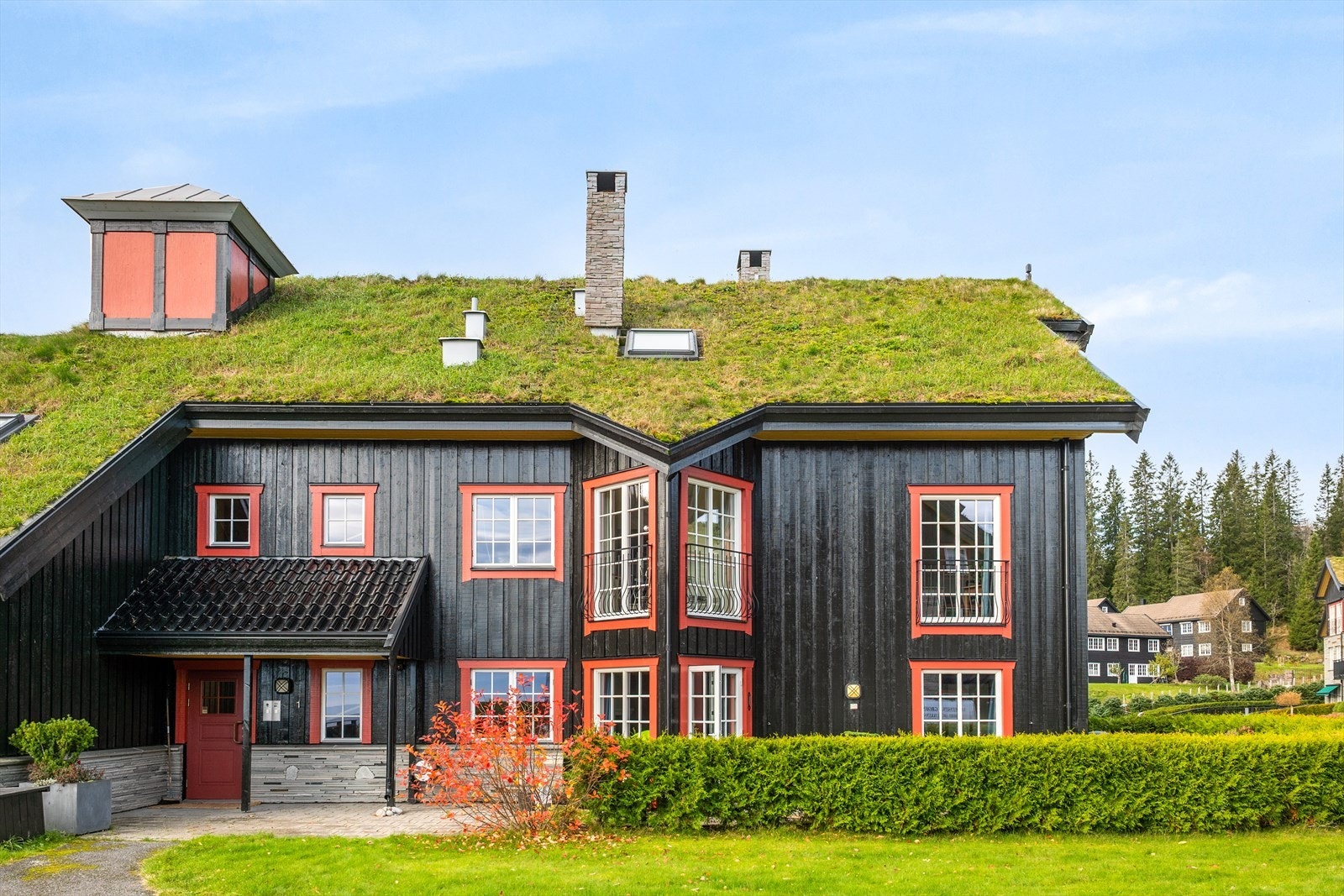 Leiligheten ligger i 1. etasje med enkel adkomst for folk i alle aldre, som både er barne- og dyrevennlig. Galleribilde