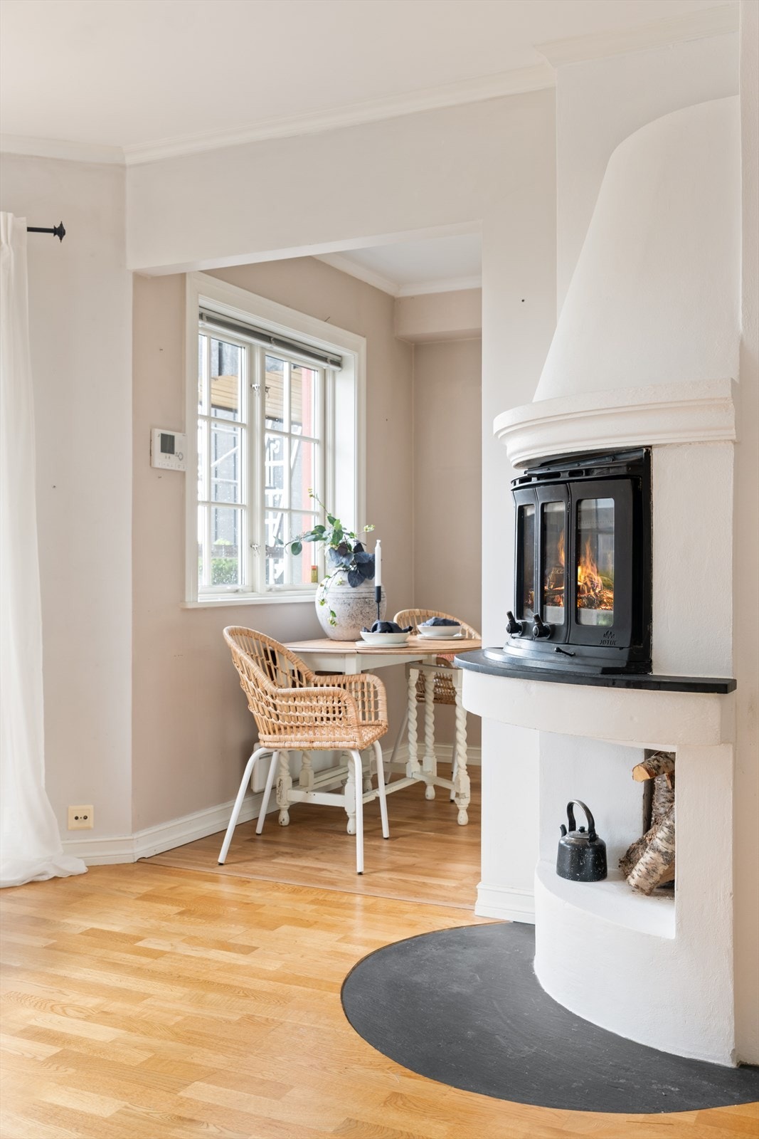 God plass til spisegruppe. Galleribilde