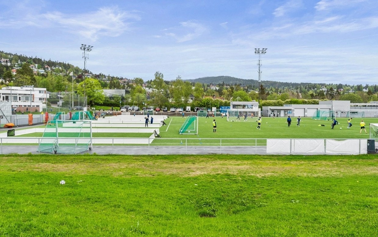 Området byr på mange idrettsmuligheter for barna og nok av aktivitetstilbud. Galleribilde