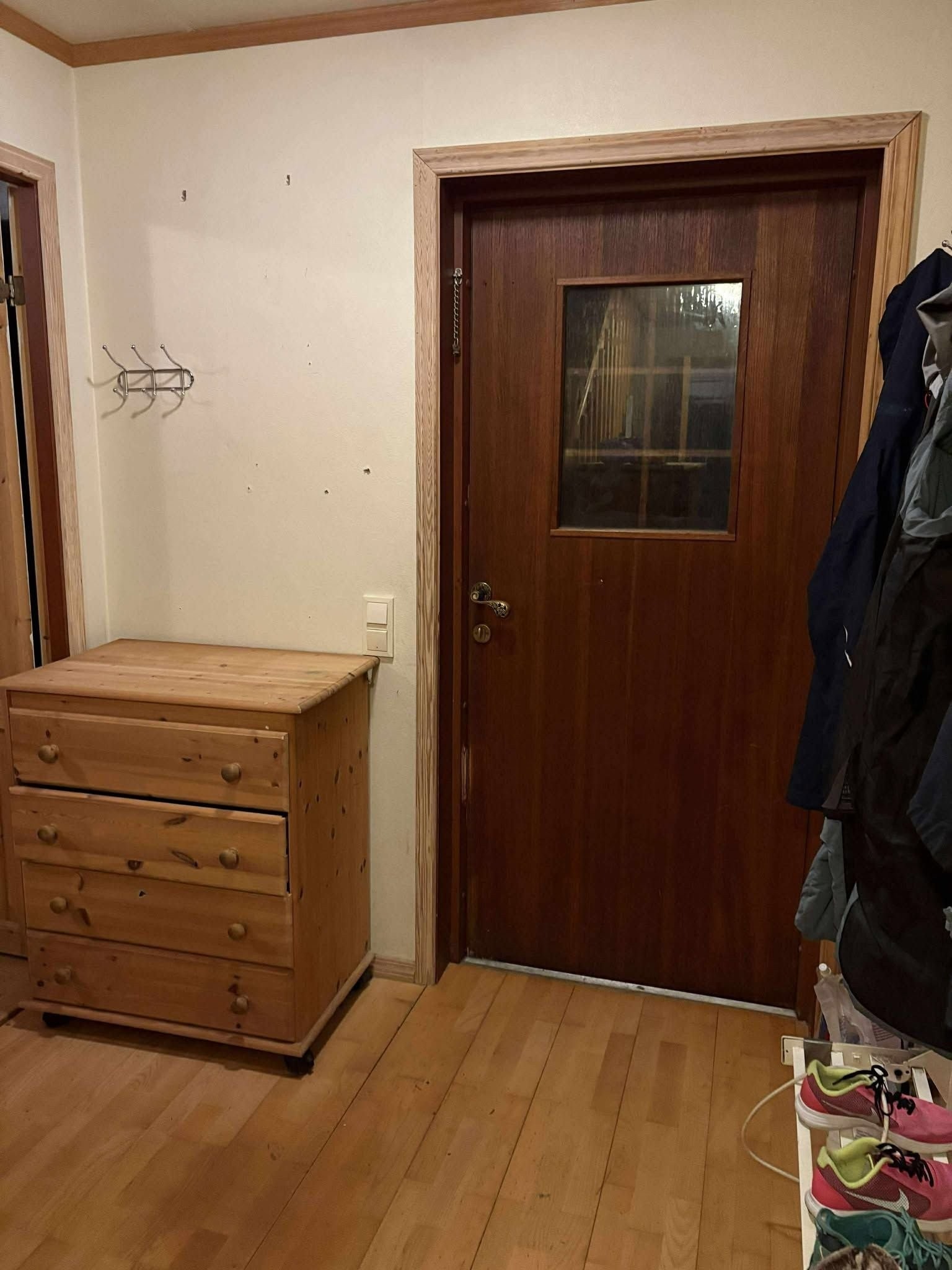 Gang med utgangsdør Galleribilde