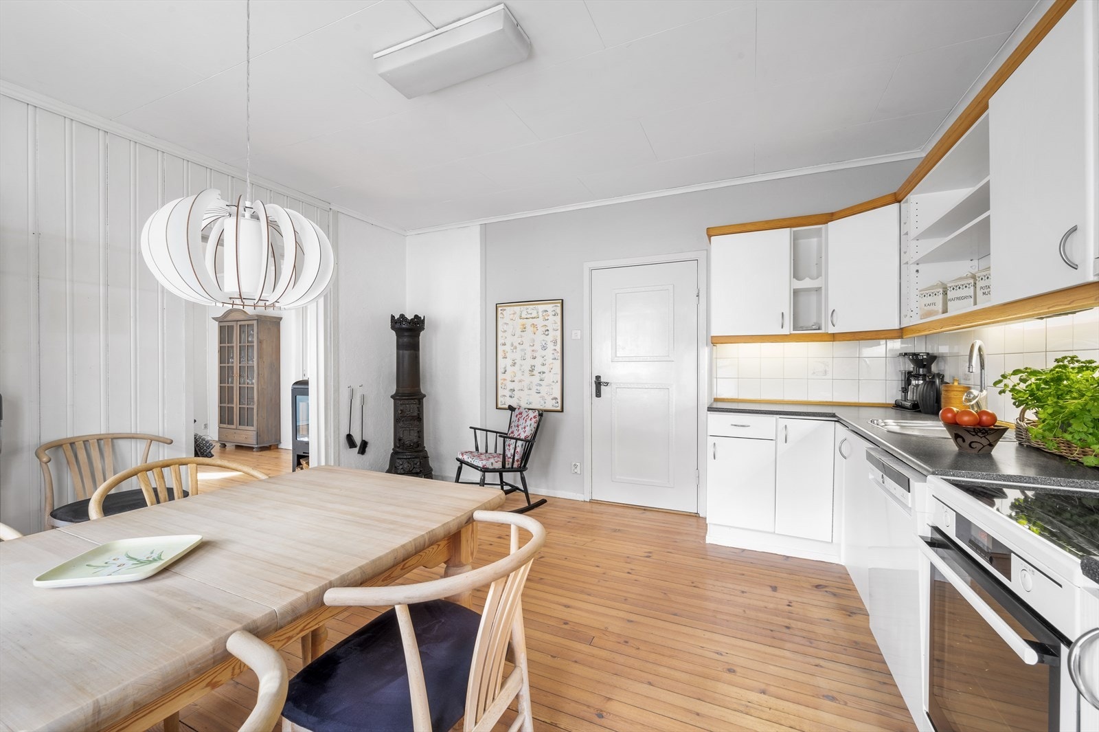 Kjøkken med kakkelovn Galleribilde