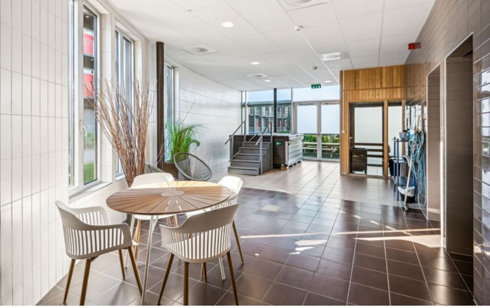 Beboere i borettslaget har tilgang til spa- og trimrom samt. selskapslokaler som er inkludert i fellesutgiftene. Galleribilde