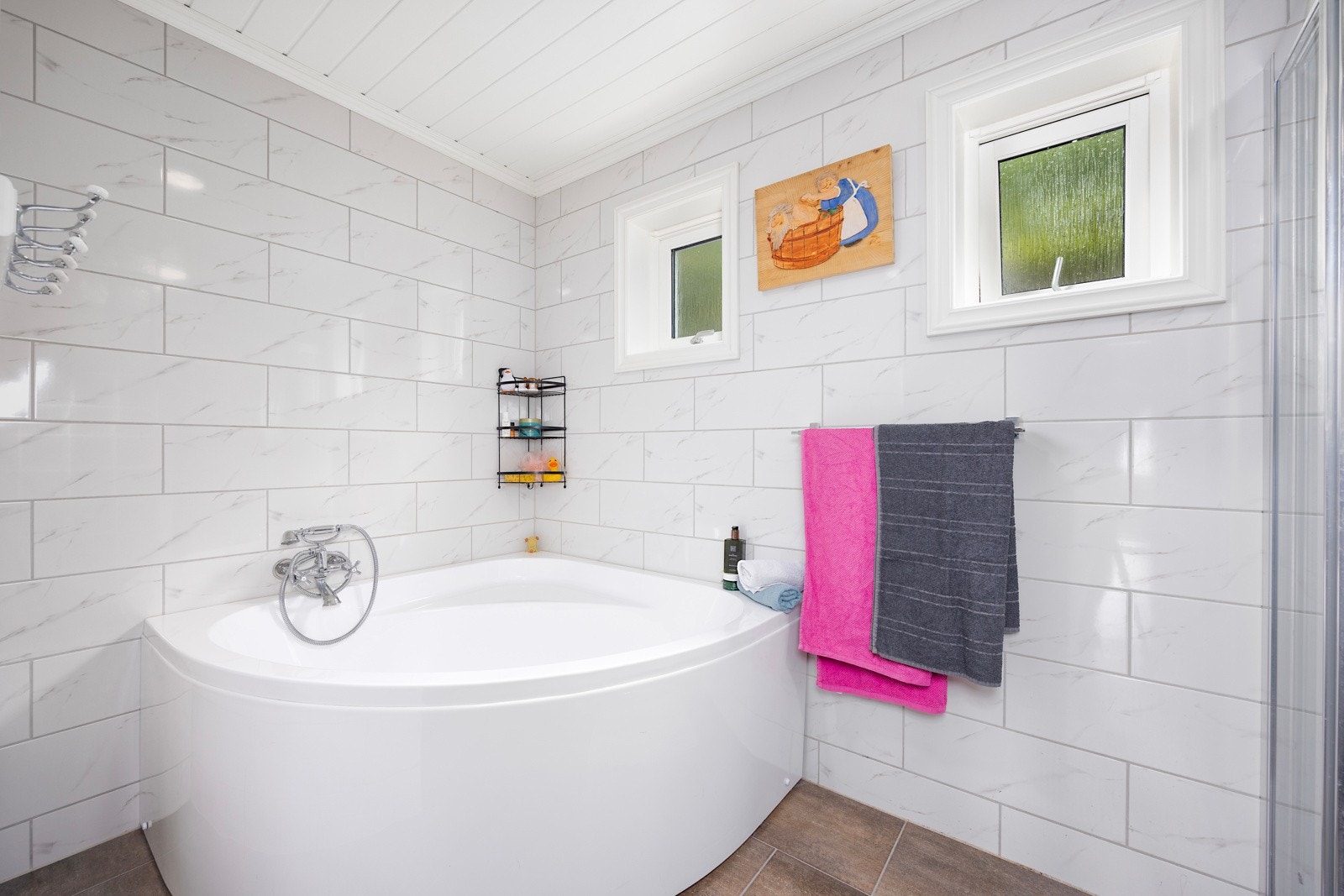 Deilig med hjørnebadekar for velvære! Galleribilde