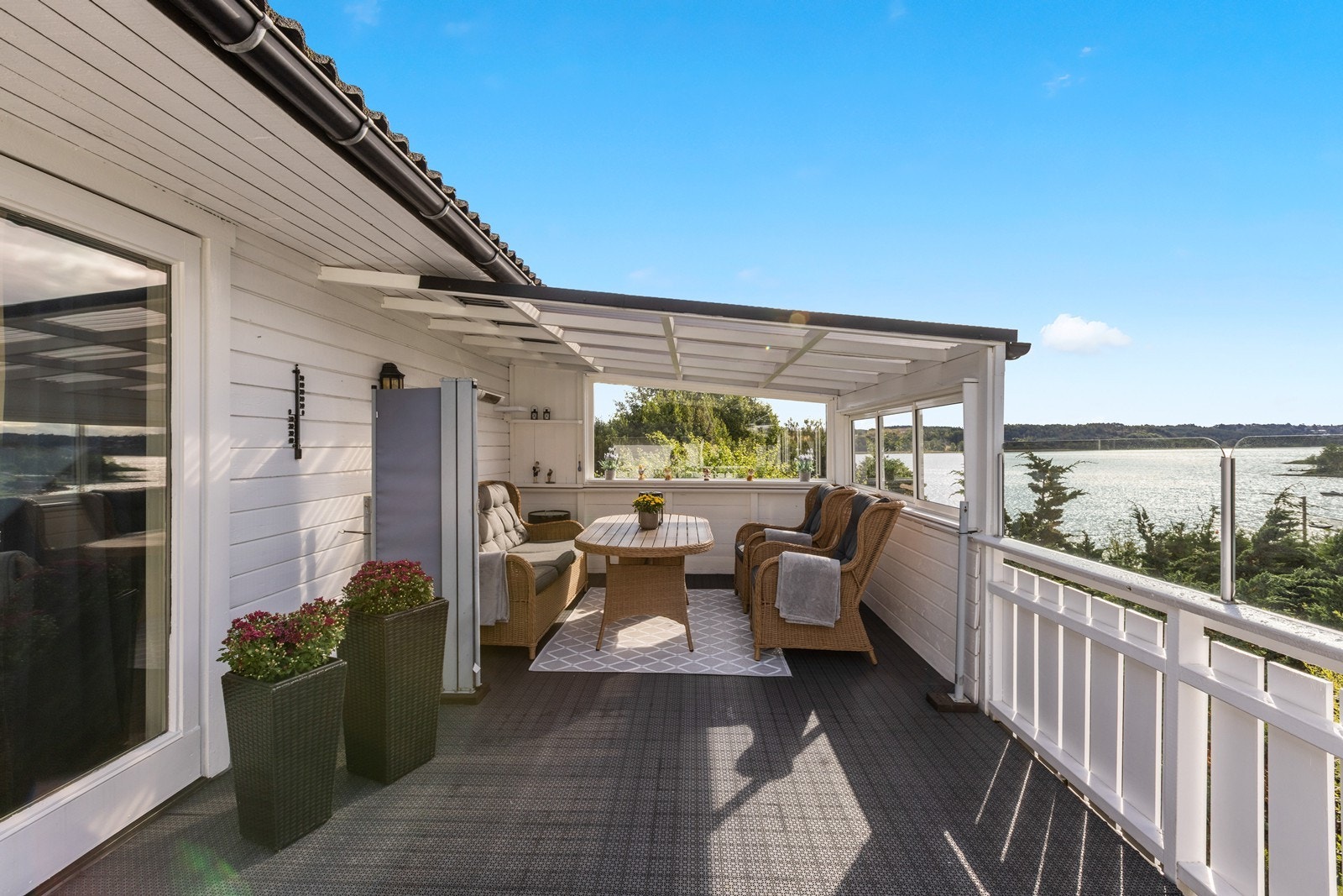 Velkommen til Østbakken 6 - Innholdsrik enebolig over to plan med fin utsikt mot Visterflo Galleribilde