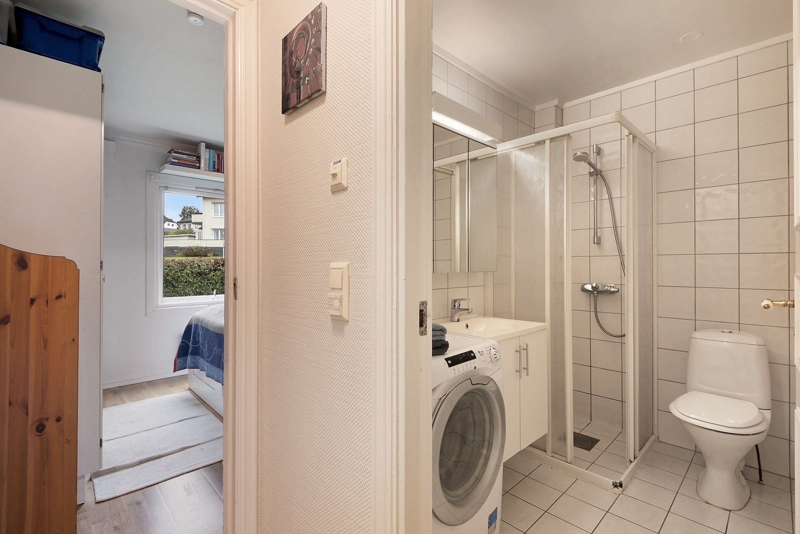 Opplegg for vaskemaskin på badet. Galleribilde