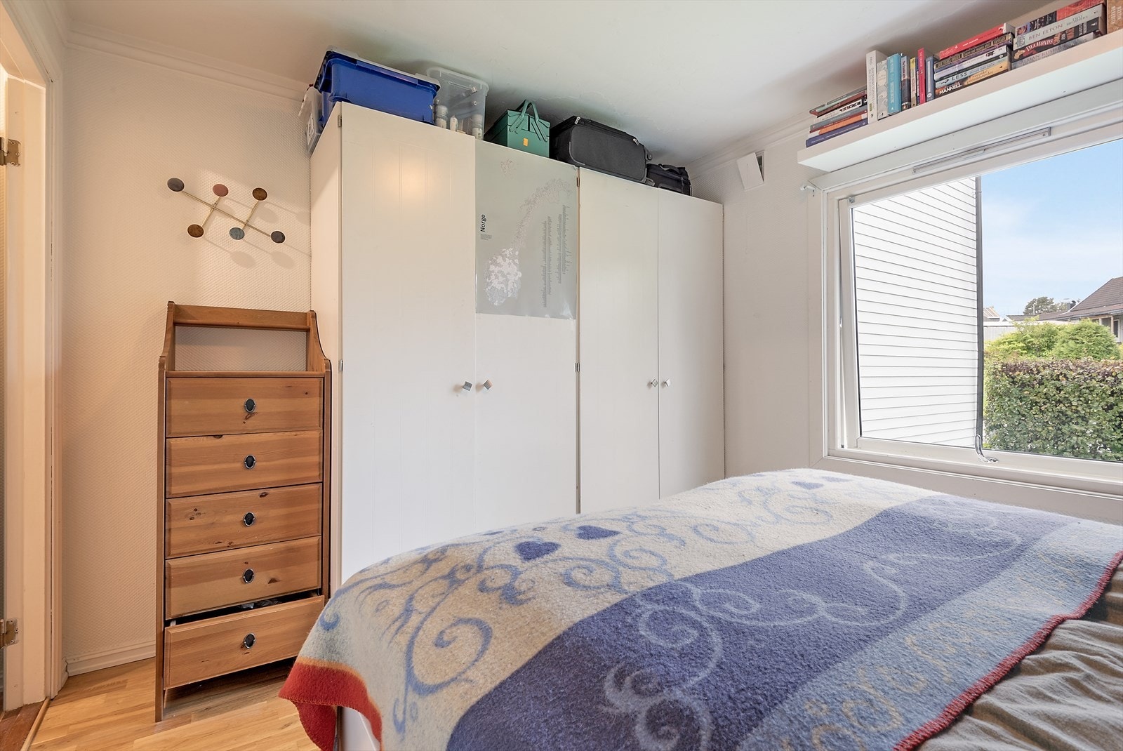 Soverommet har plass til garderobeskap. Galleribilde