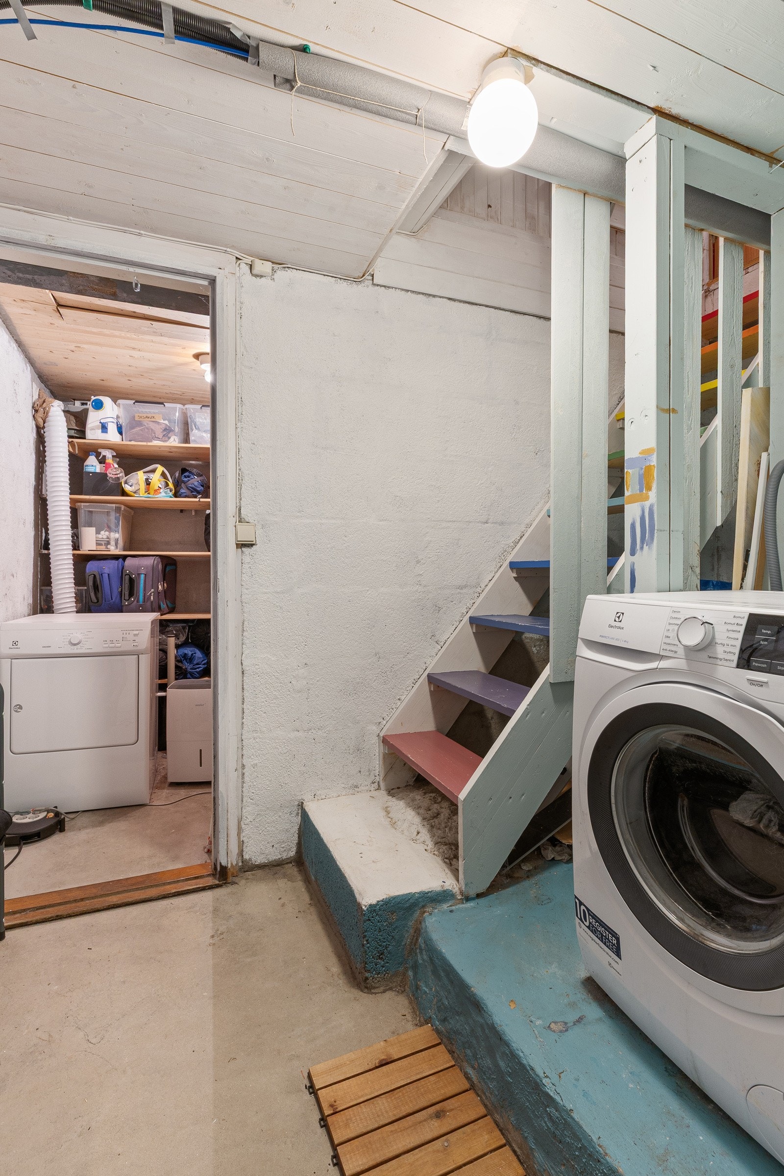 Kjeller med oppbevaringsplass Galleribilde