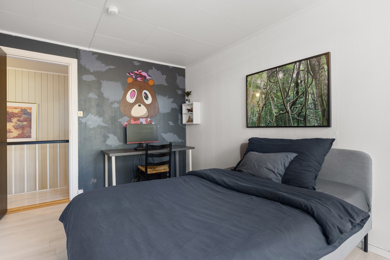 Soverom 2 - god plass til dobbeltseng - vindusrekke mot vest (nye vinduer er bestilt og skal monteres før overtagelse) Galleribilde