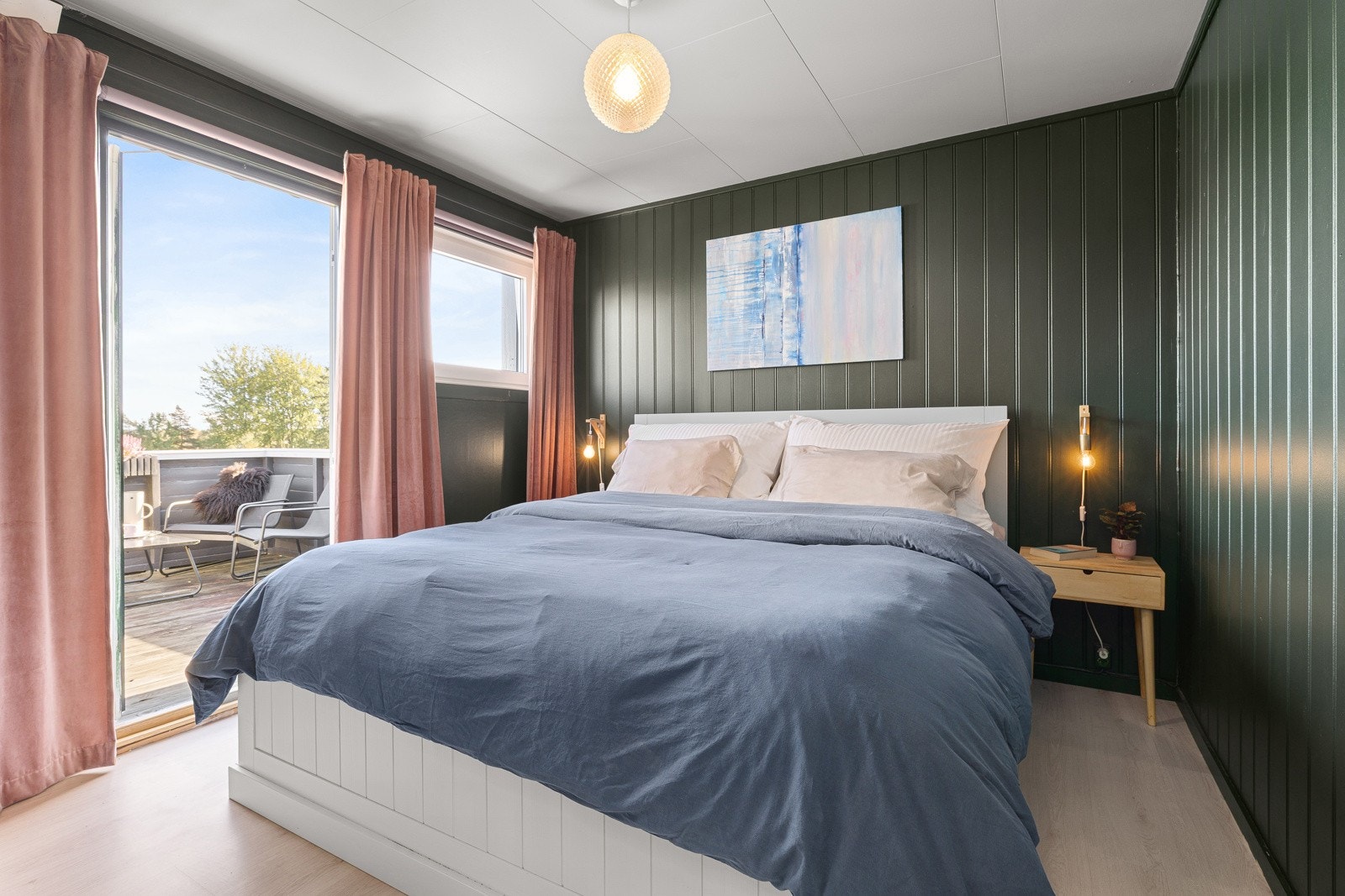Soverom 1 - plass til dobbeltseng - utgang til altan mot øst Galleribilde