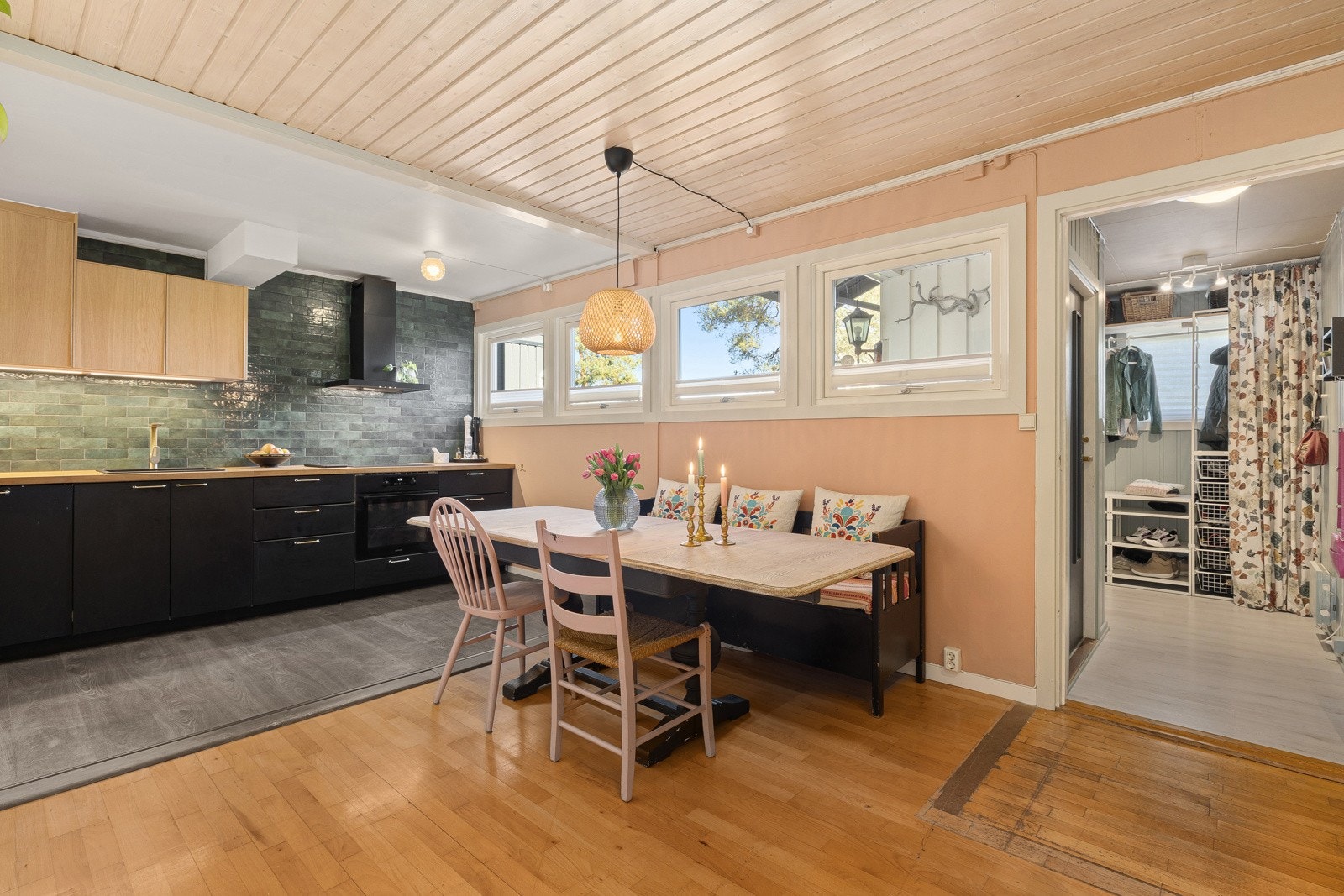 Kjøkken og spiseplass Galleribilde