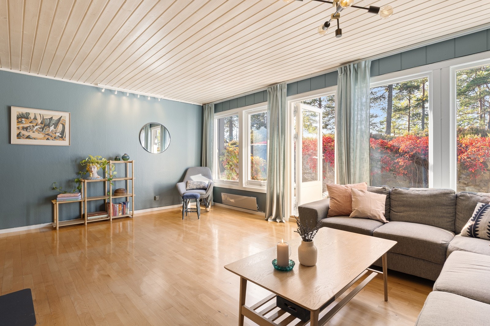 Utgang til uteplass fra stuen Galleribilde