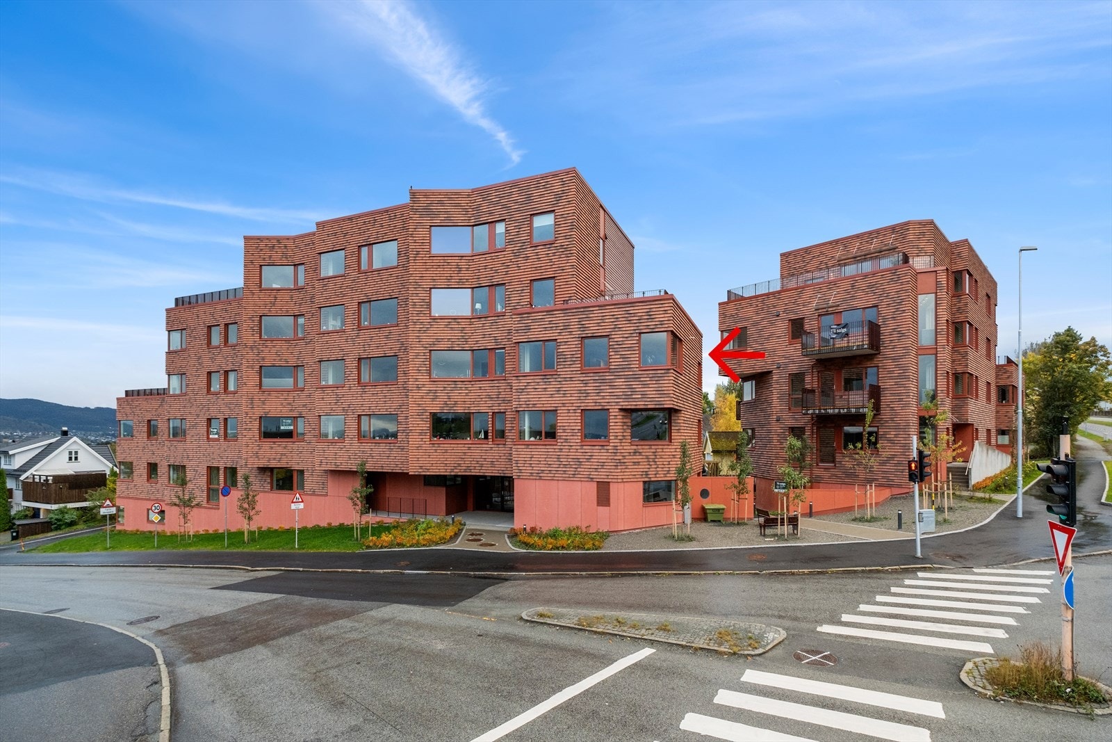 Området er kjent for sin luftige beliggenhet, fine utsiktspunkter og nærhet til Bymarka - Trondheims største og mest brukte turområde. Galleribilde