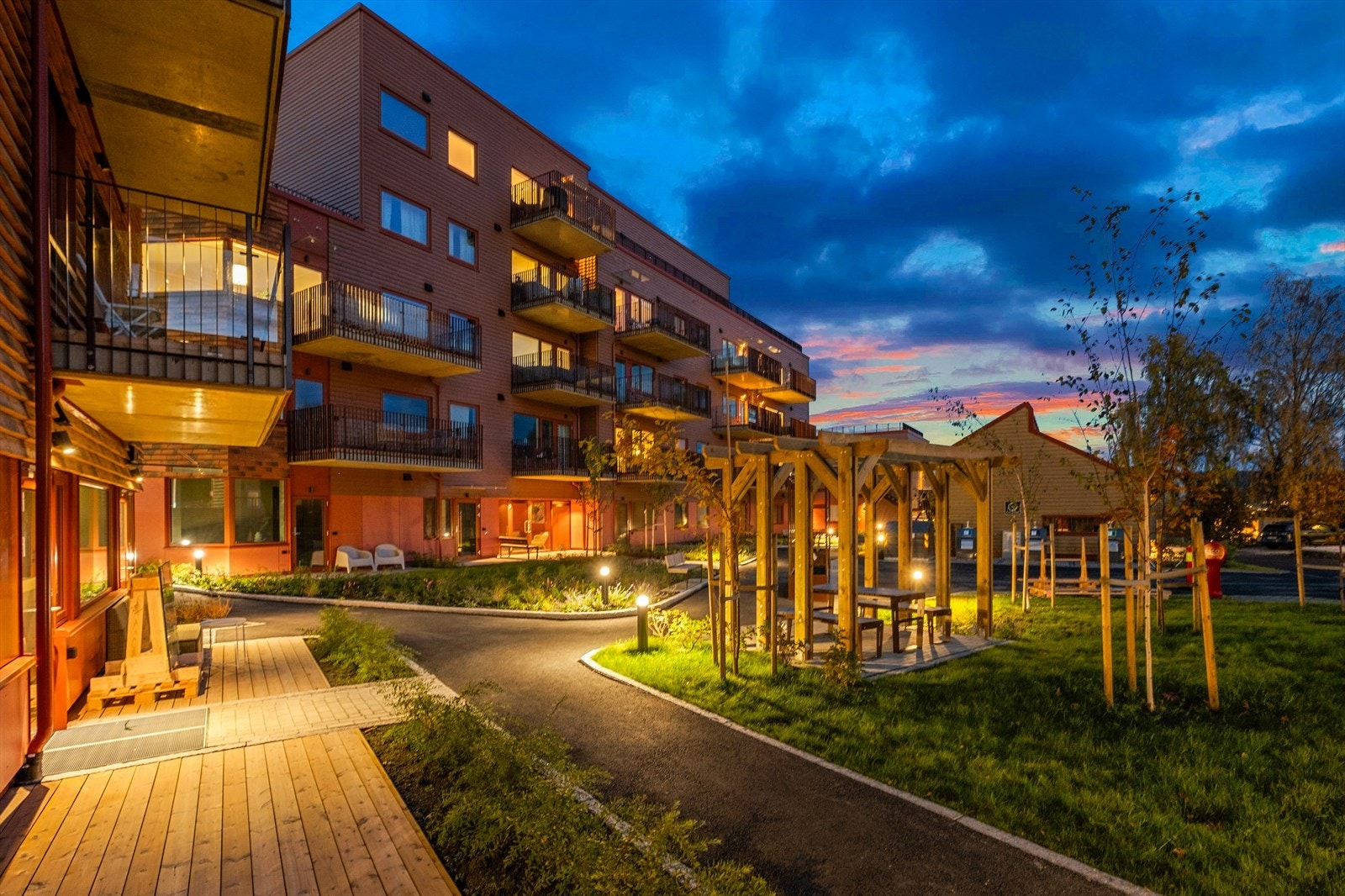 Området er kjent for sin luftige beliggenhet, fine utsiktspunkter og nærhet til Bymarka - Trondheims største og mest brukte turområde. Galleribilde