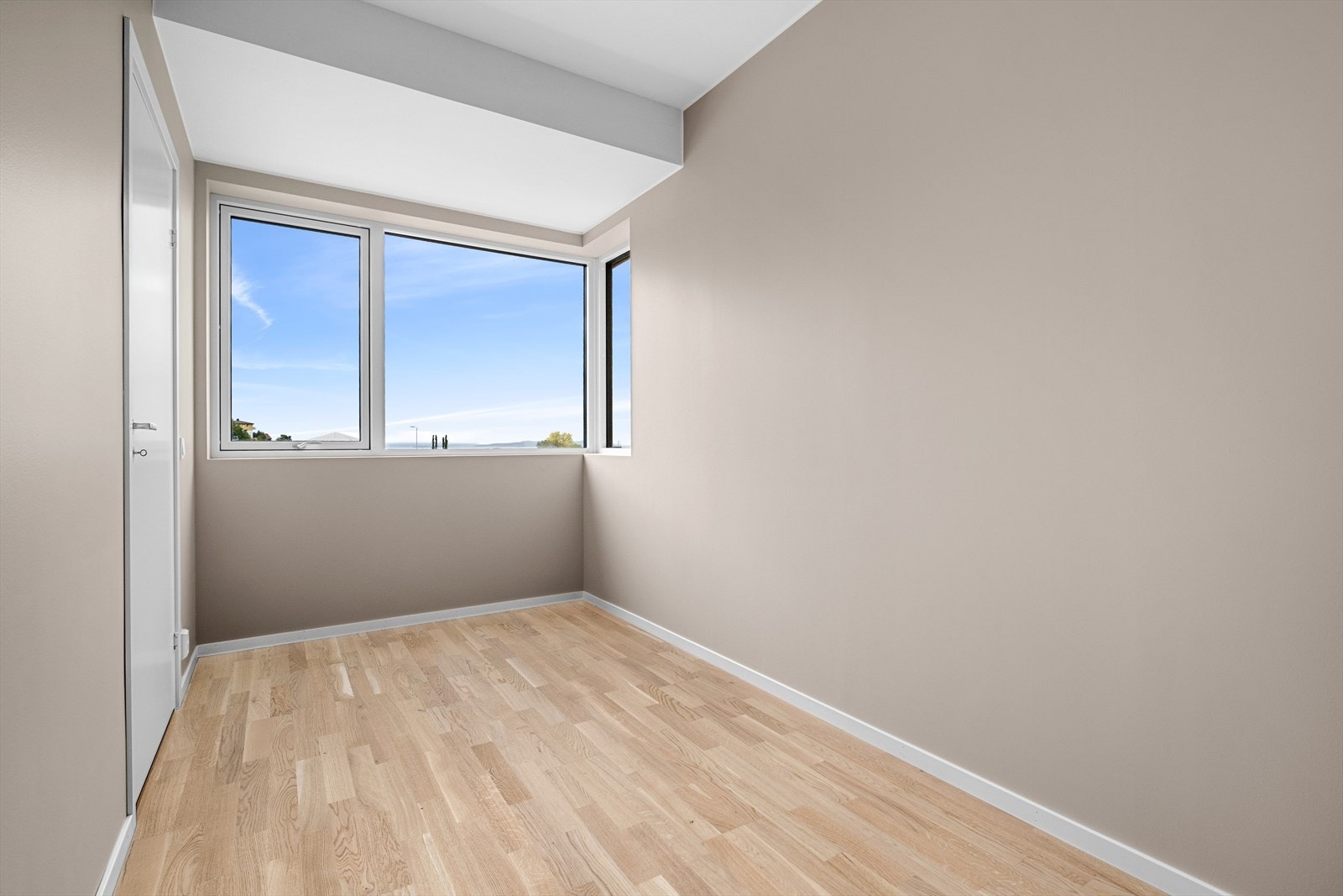 Det andre soverommet er på 8,8m². Soverommene ligger praktisk adskilt på hver sin side av leiligheten. Galleribilde