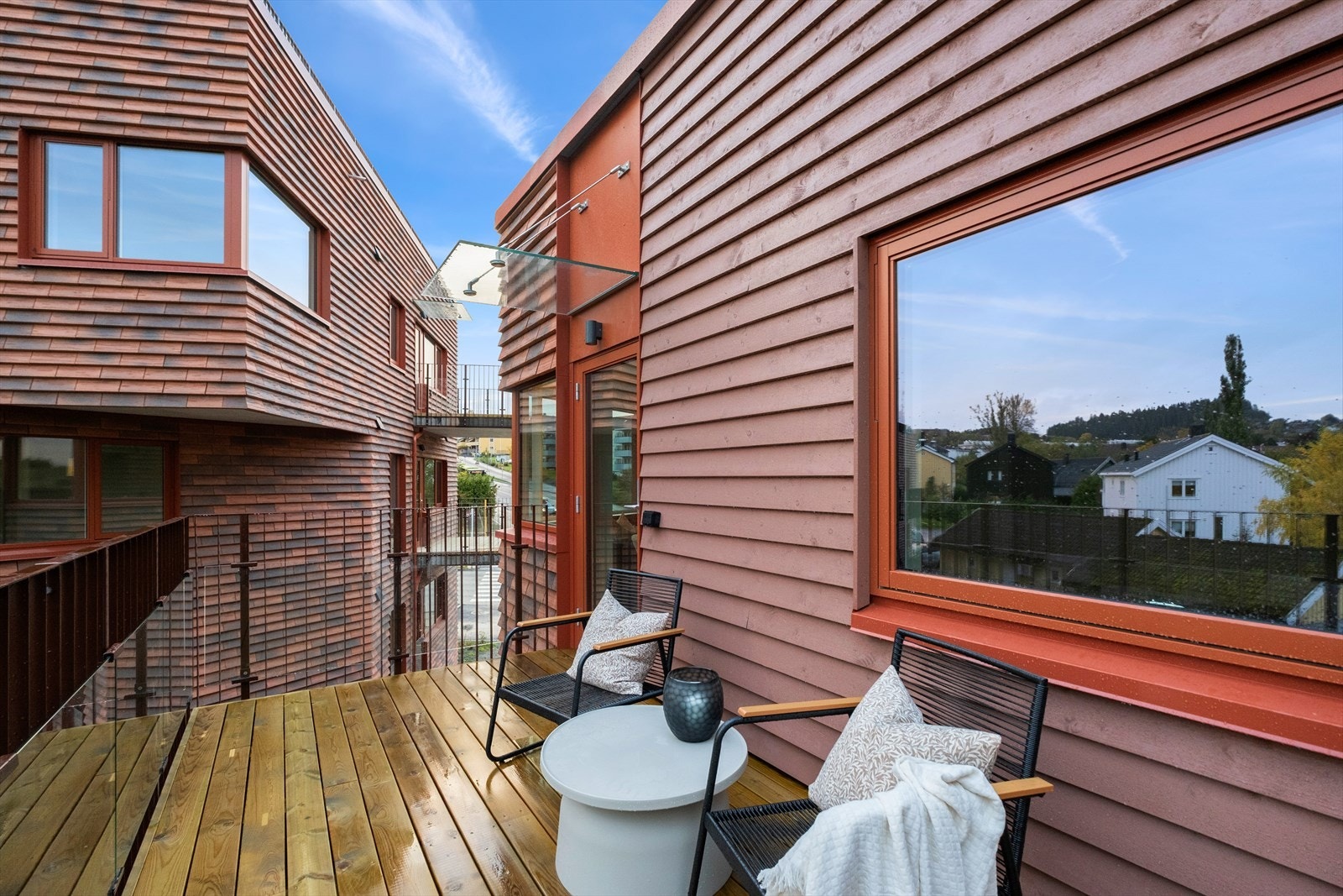 Balkongen er sørvendt og byr på gode solforhold. Galleribilde