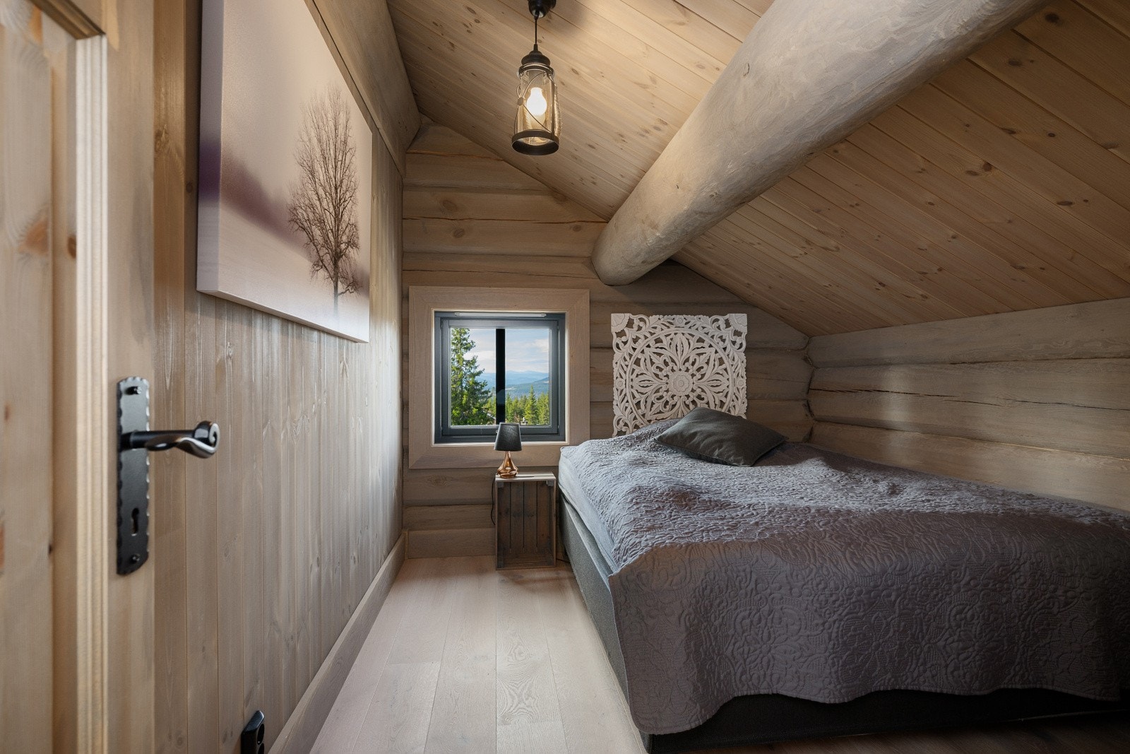 Innredet soverom i loftsetasjen. Galleribilde