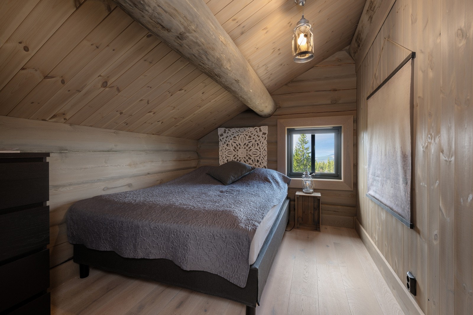 Innredet soverom i loftsetasjen. Galleribilde