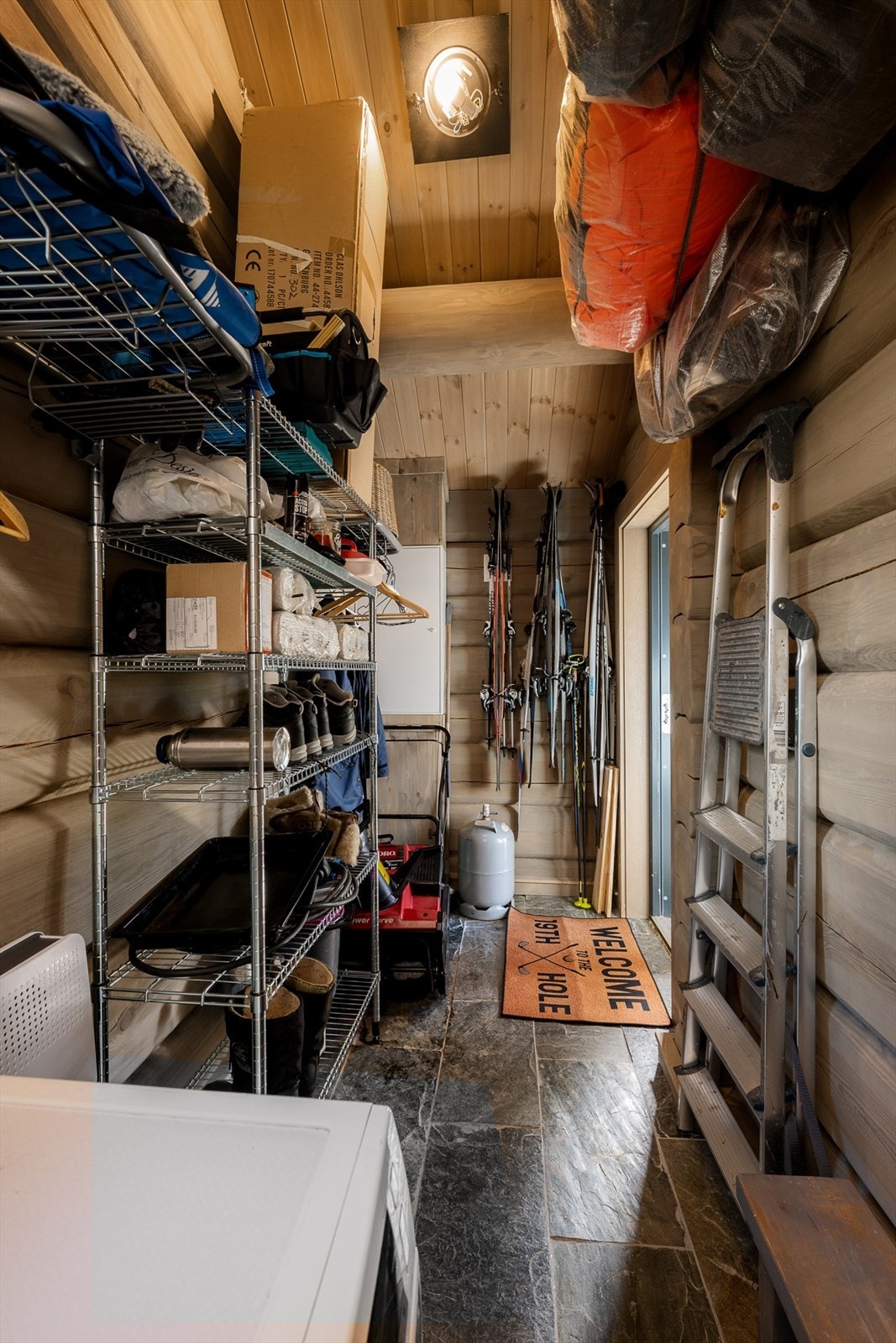 Kombinert bod/vaskerom med egen inngang. Galleribilde