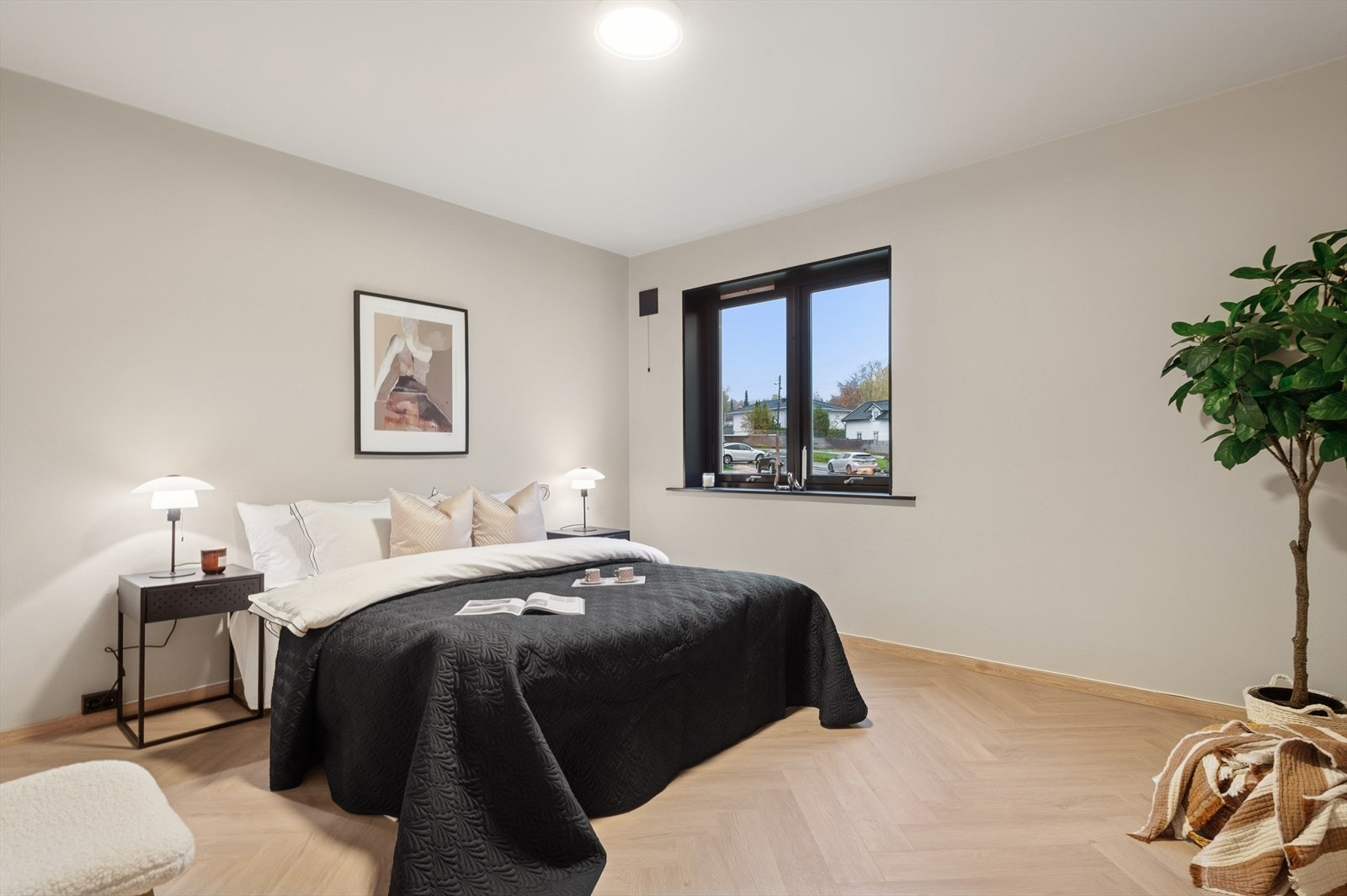 HOVEDSOVEROM | Leiligheten har tre gode soverom med god størrelse. Galleribilde