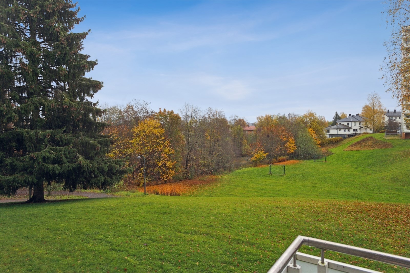 Utsikt fra balkongen med Alna elva rett ved! Galleribilde