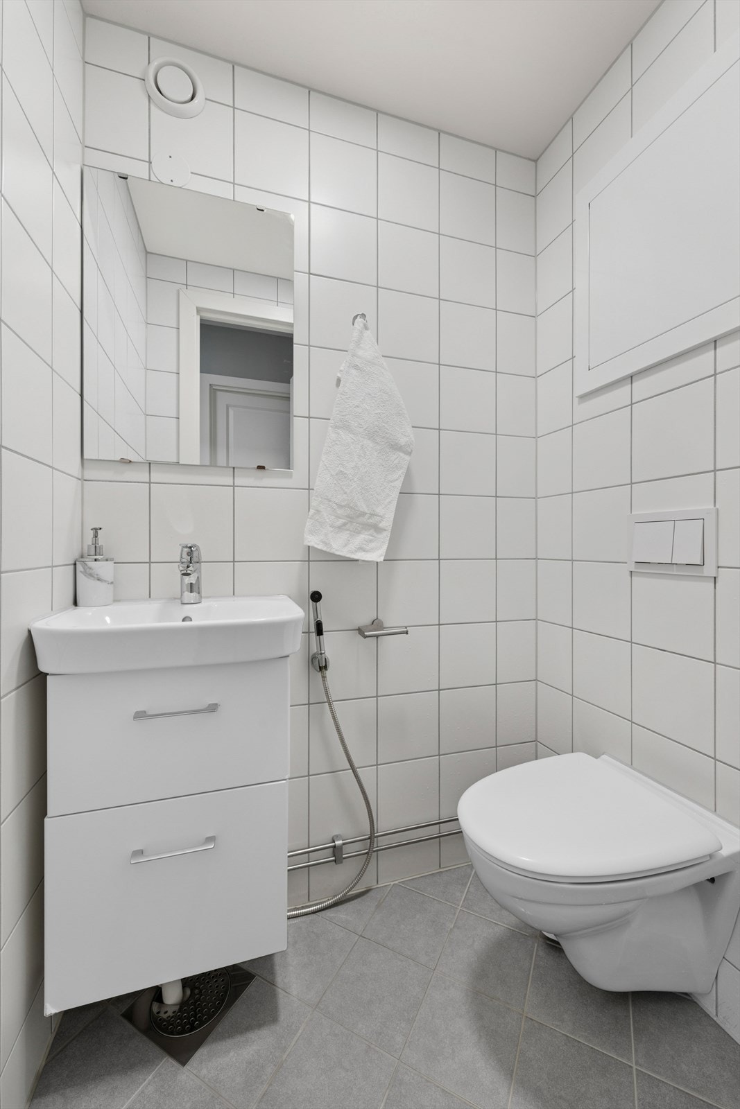 I tillegg har leiligheten et separat toalett-rom. Galleribilde