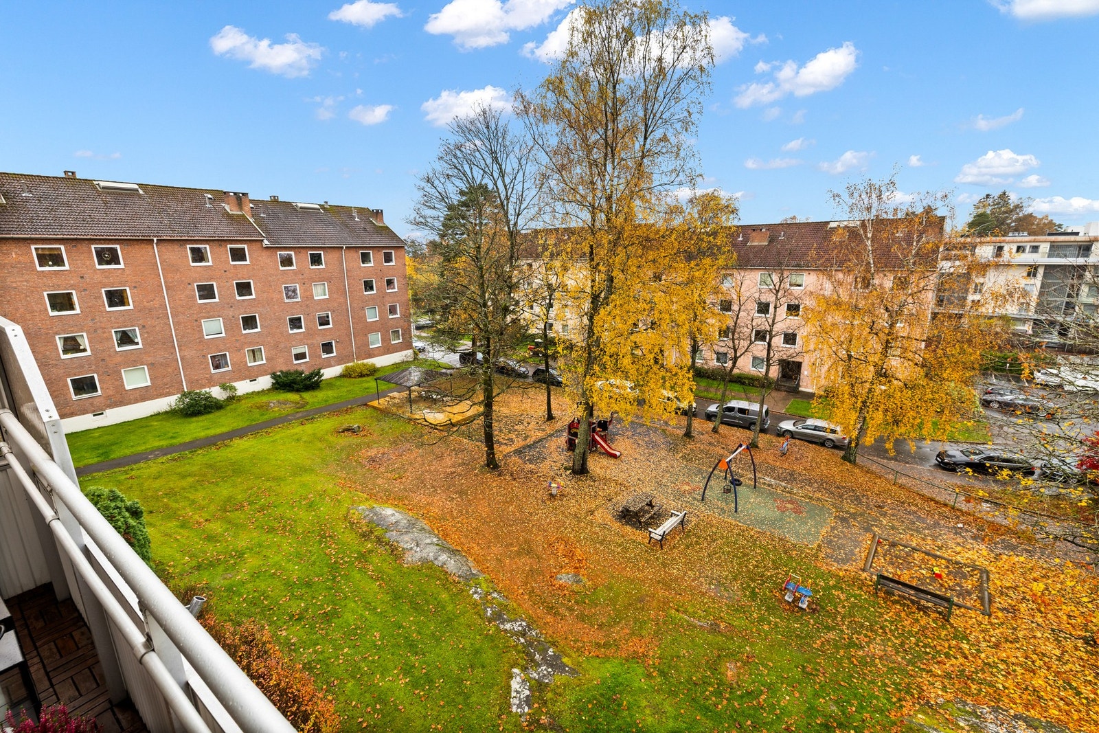 Fint utsyn over borettslagets grøntområder. Galleribilde