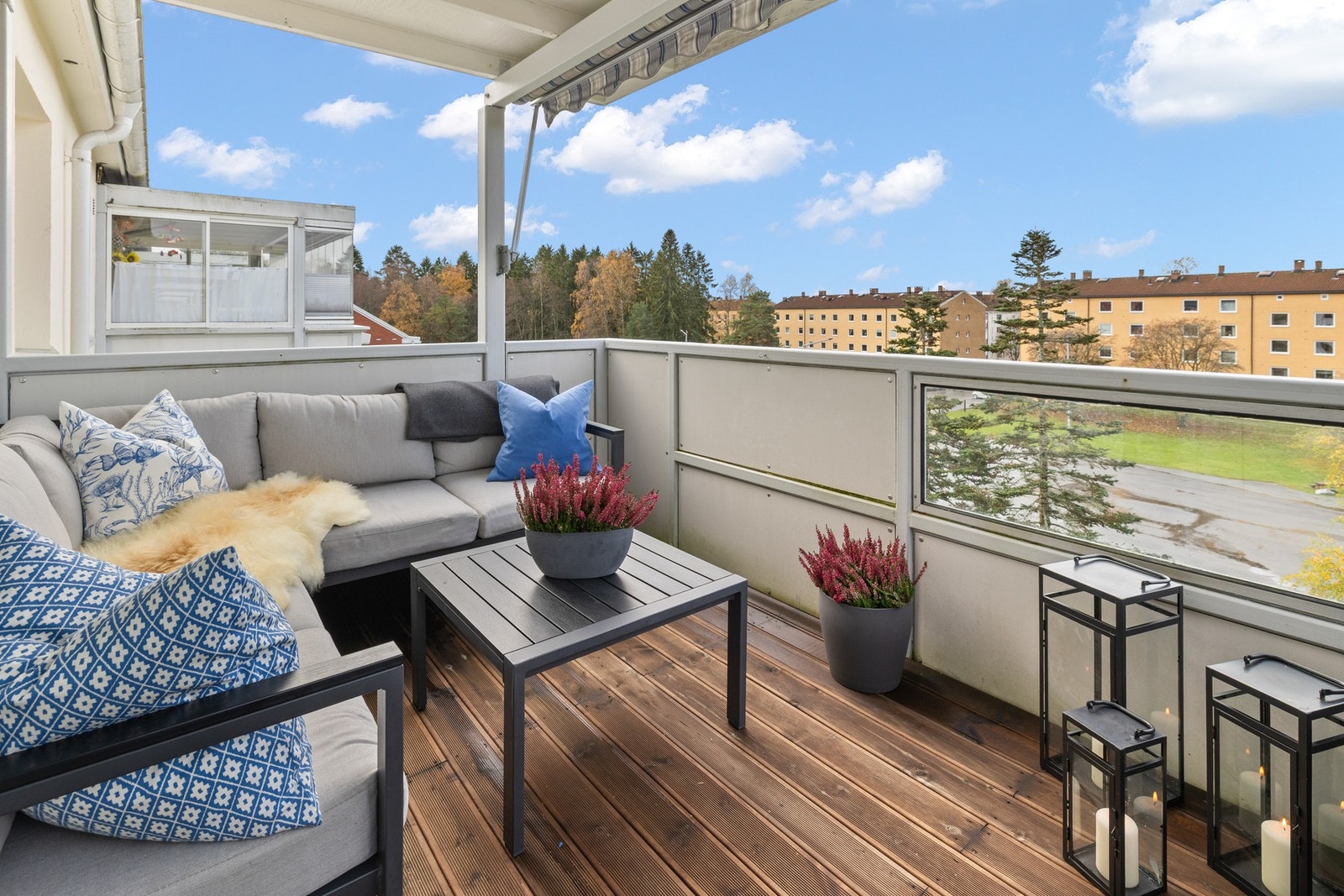 Solrik, vestvendt og usjenert balkong på ca. 8 m². Galleribilde