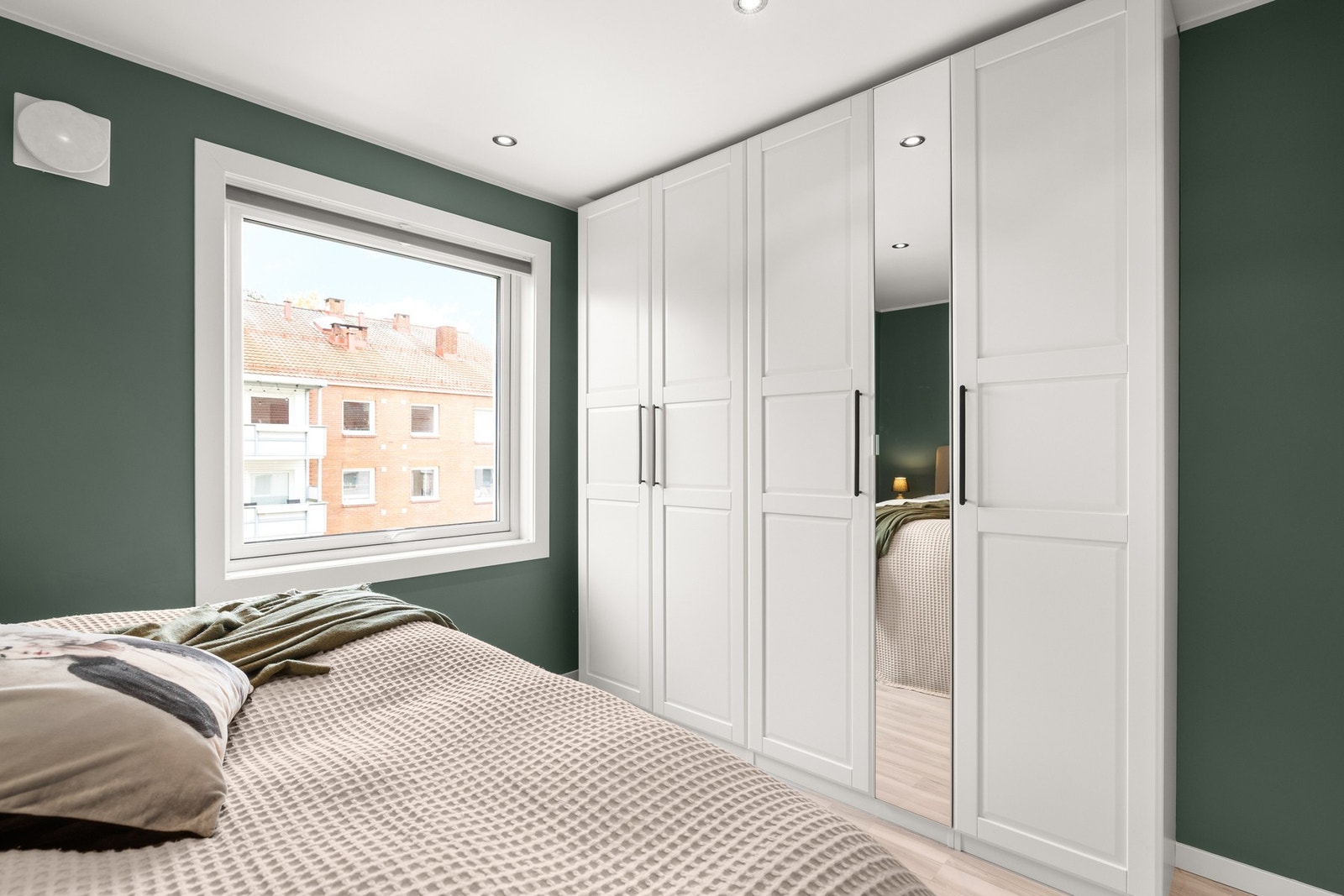 Garderobeskap fra 2024. Galleribilde