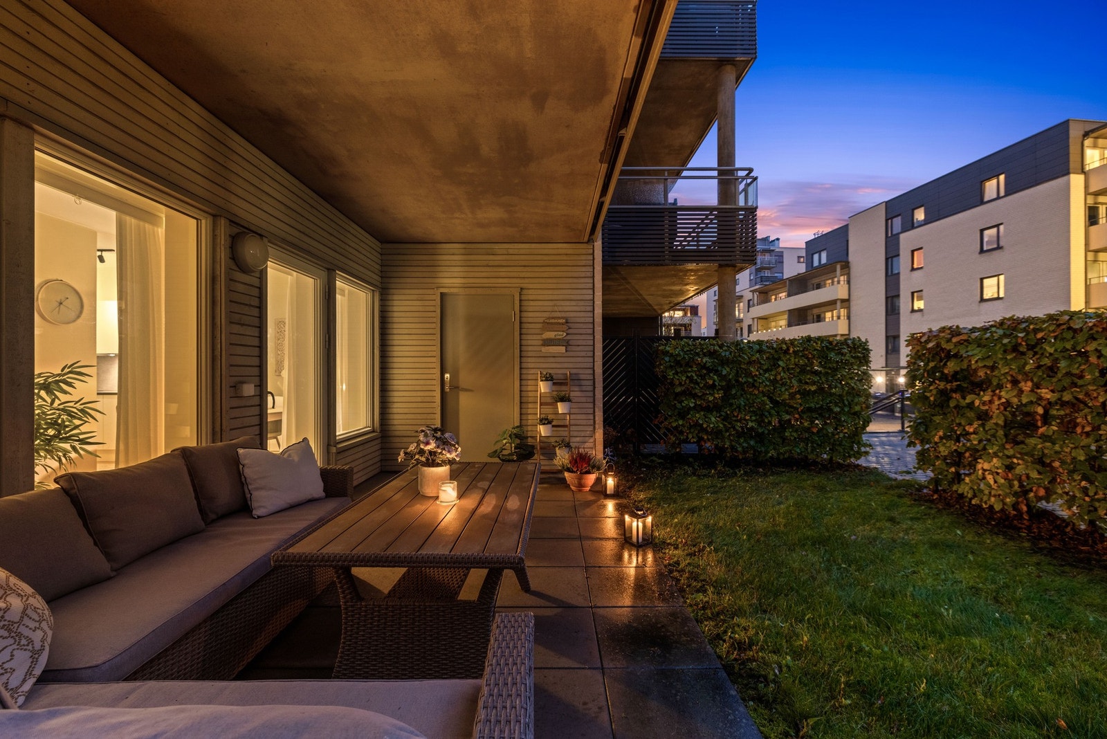 I tillegg til en liten, grønn hageflekk hvor du kan nyte kaffekoppen eller sene sommerkvelder med venner har leiligheten en utvendig bod på 2 m². Galleribilde