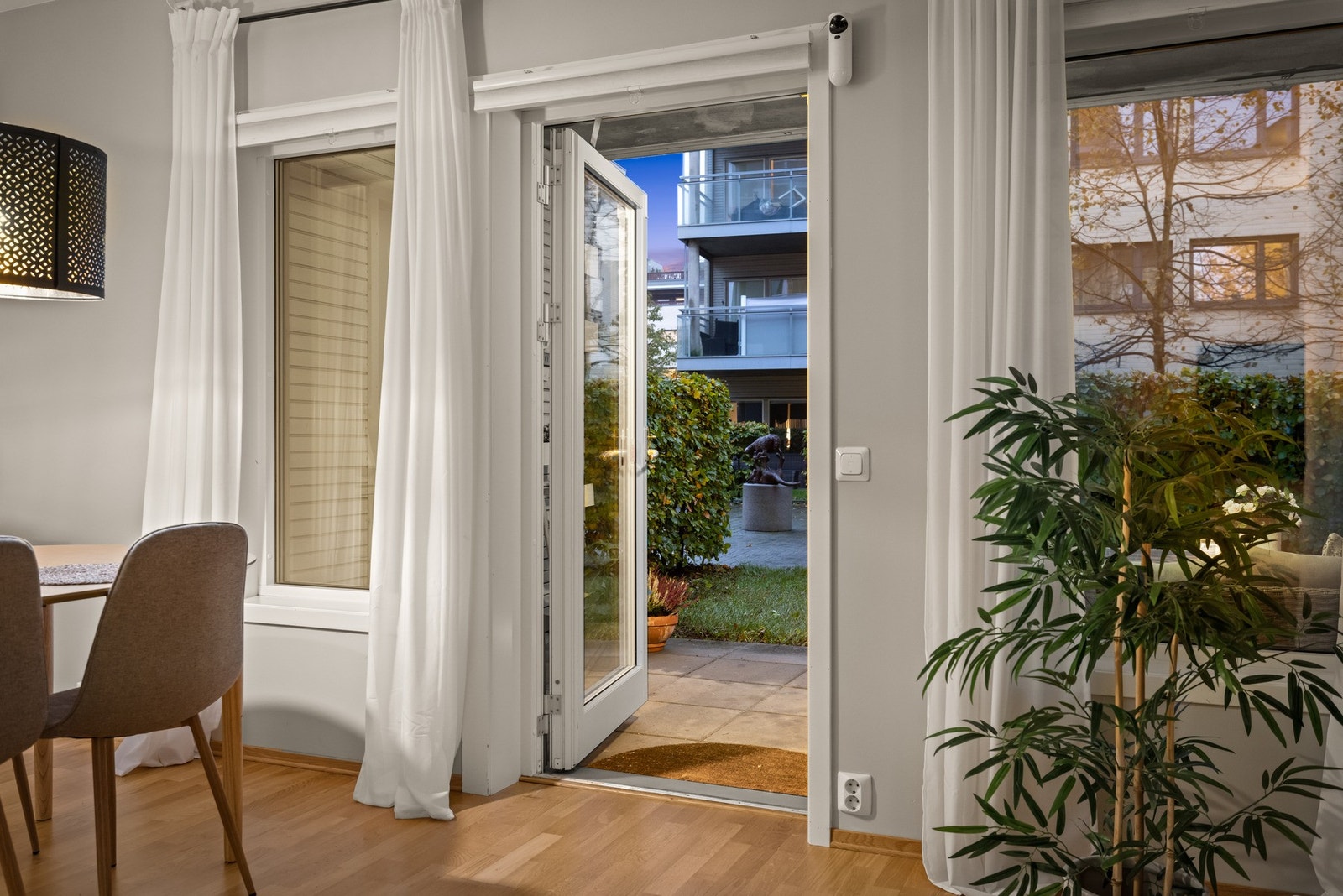 La oss bevege oss inn i stuen. Galleribilde