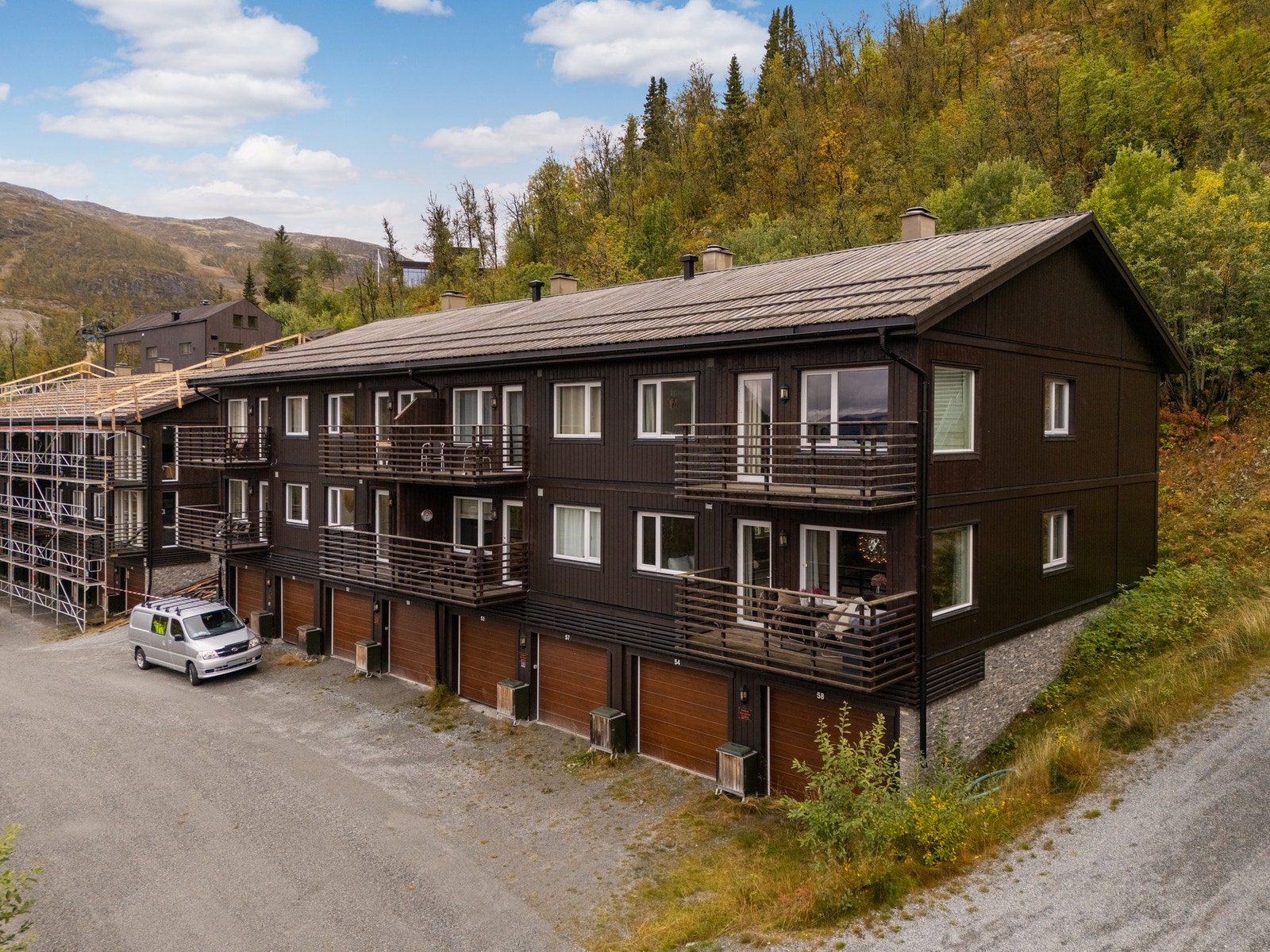 Med leiligheten følger det egen garasje. Galleribilde