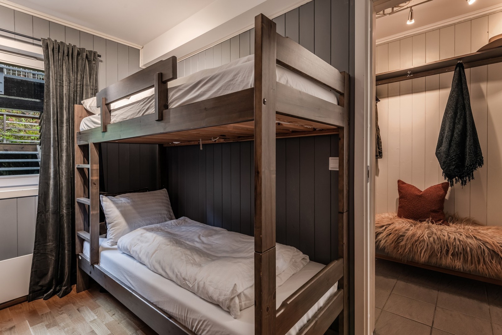 Totalt byr leiligheten på 9 sengeplasser, ideelt for både familie og gjester. Galleribilde