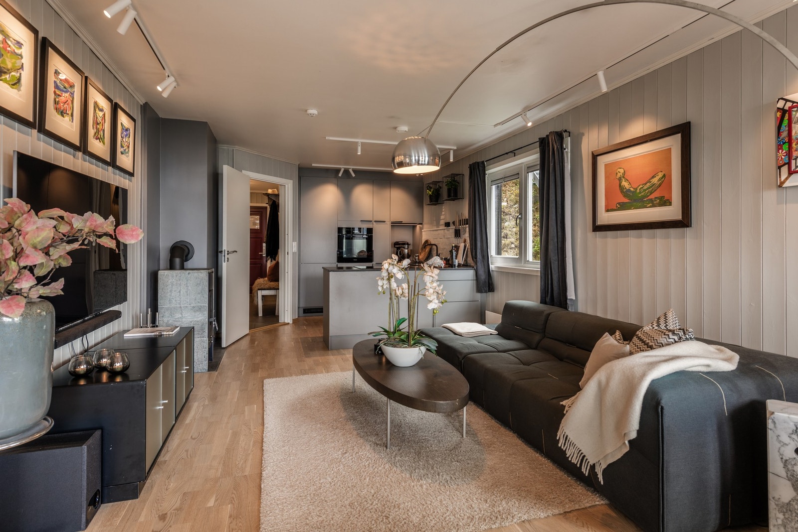 Mucho Brown v/EIE Valkyrien har gleden av å presentere Skarsnuten Panorama og Øvre Storelie 77! Galleribilde