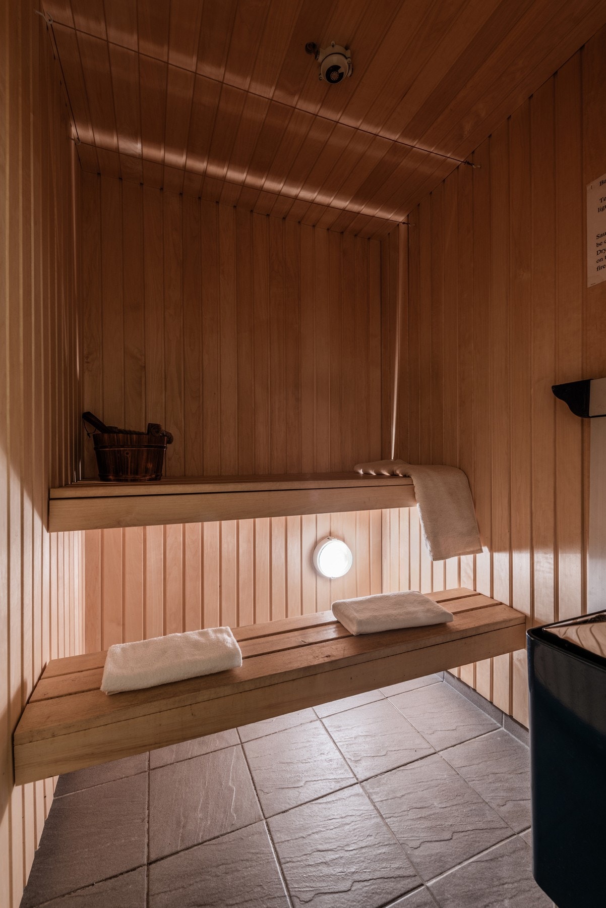 Koselig badstue som også kan brukes som ekstra oppbevaringsplass. Galleribilde