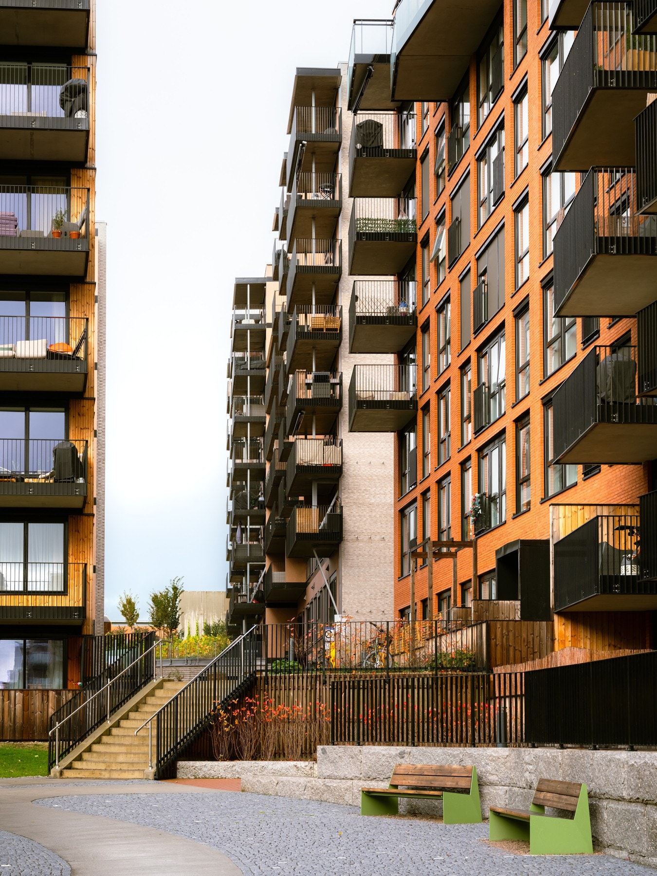 Her vil man blant annet få gleden av de store gårdsrommene mellom blokkene er det store hager med frukttrær, bærbusker og urter. I hvert gårdsrom er det bygget drivhus på cirka 30 kvadratmeter. Galleribilde