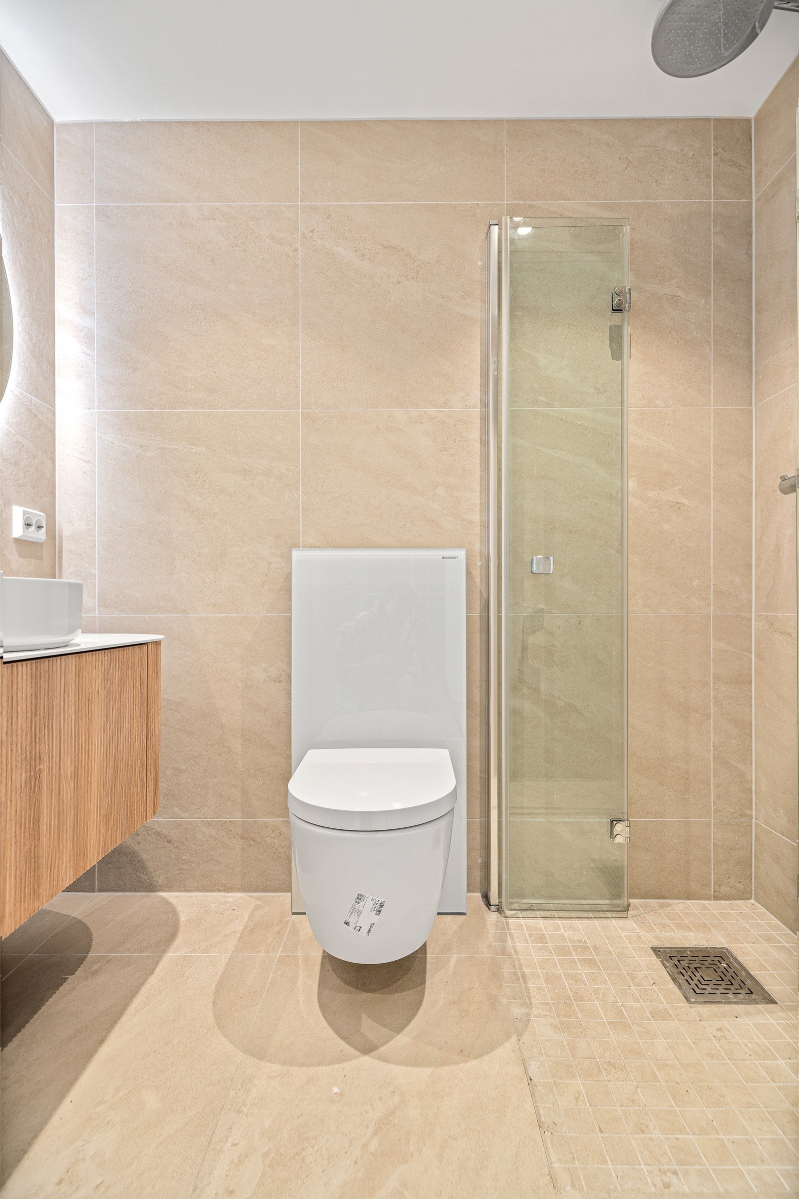 Pent renovert bad med vegghengt wc fra Gebreit Galleribilde