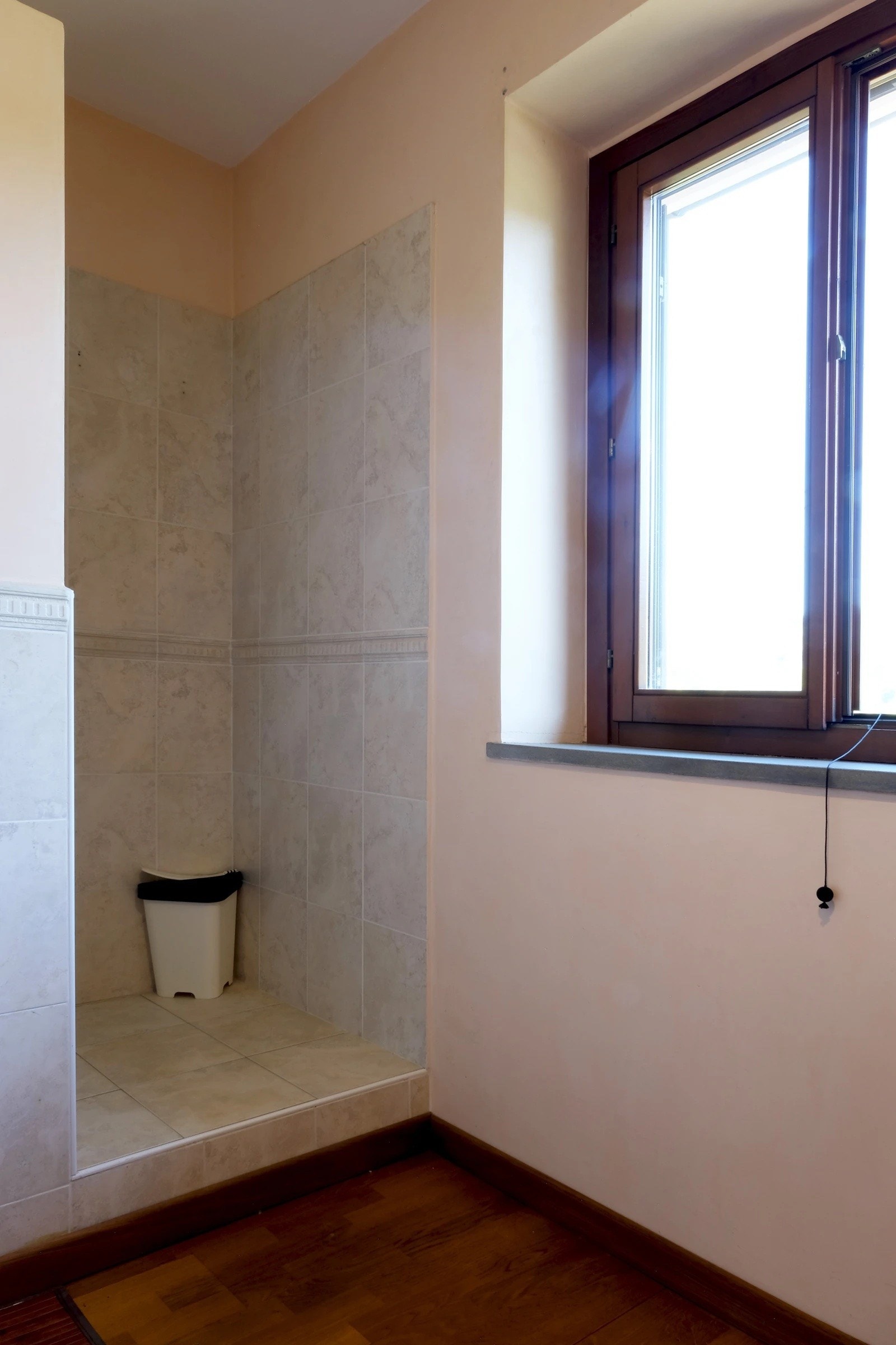 Hovedbadet med stor dusj Galleribilde