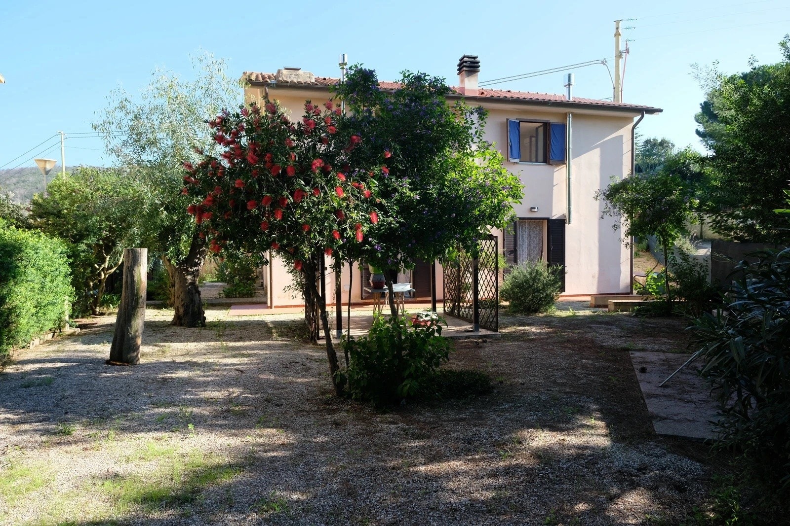 Nydelig hage til boligen vi skal selge. Galleribilde