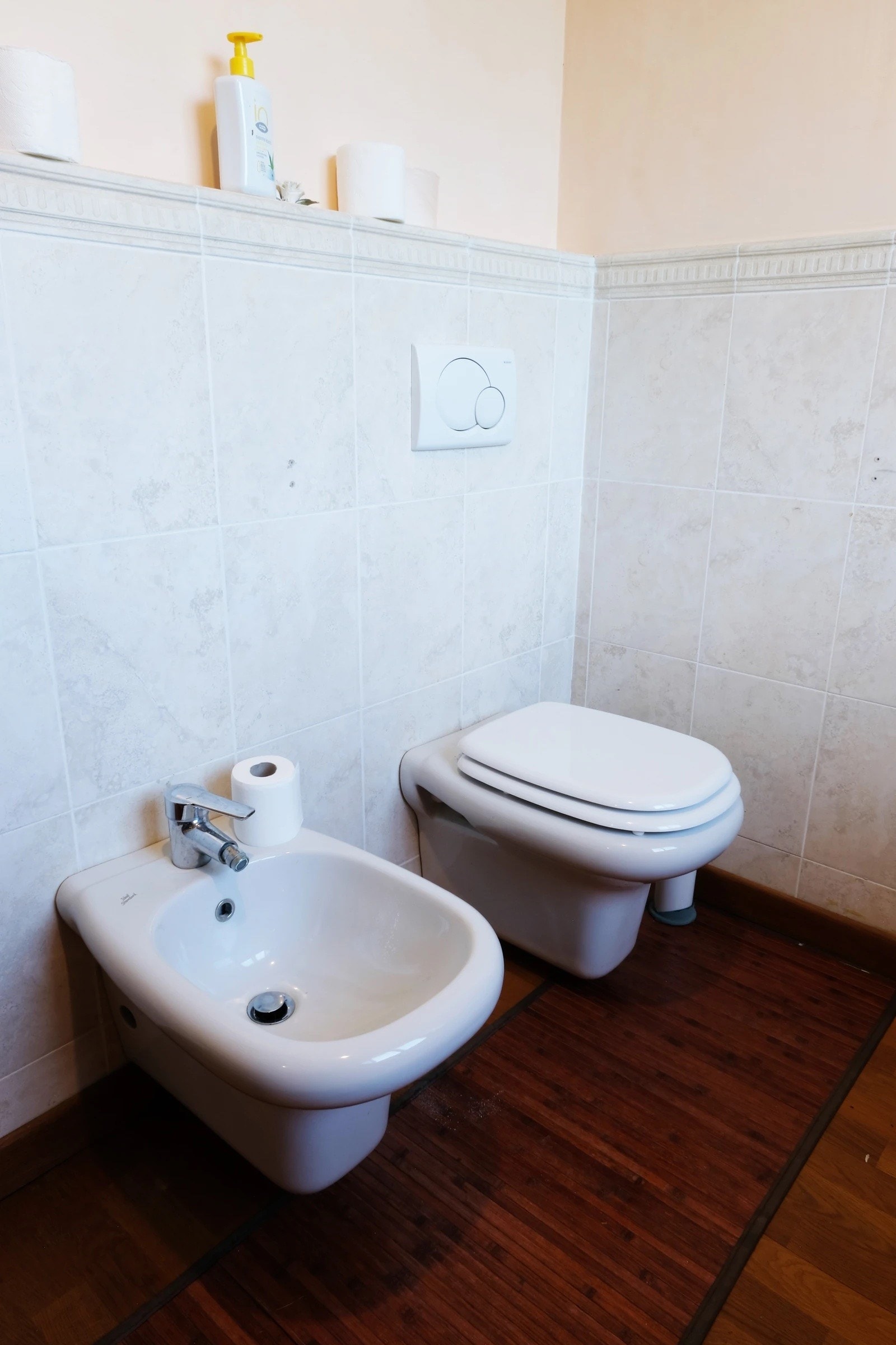 Hovedbadet med stor dusj Galleribilde