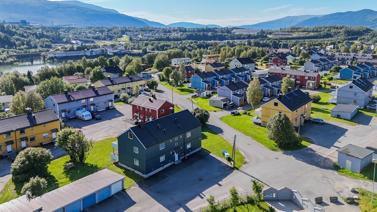 Ønsker du å bo lettvint i første etasje med nærhet til viktige fasiliteter? Da er kanskje dette leiligheten for deg! Galleribilde
