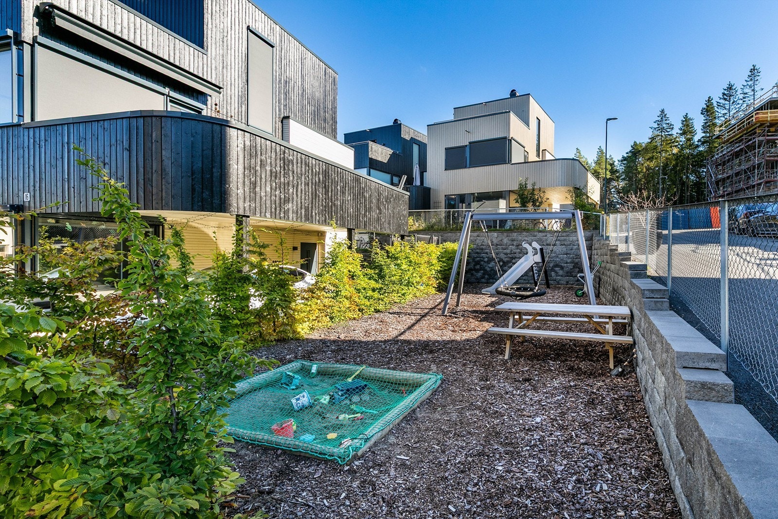 Lekeplass for de minste like i nærheten. Galleribilde