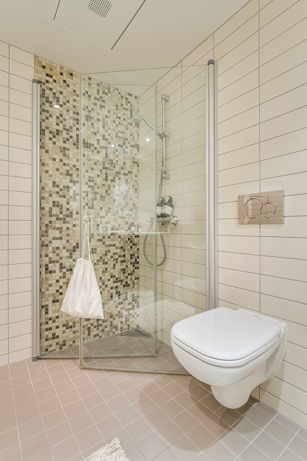 Badet har ventilasjon via mekanisk avtrekk. Galleribilde