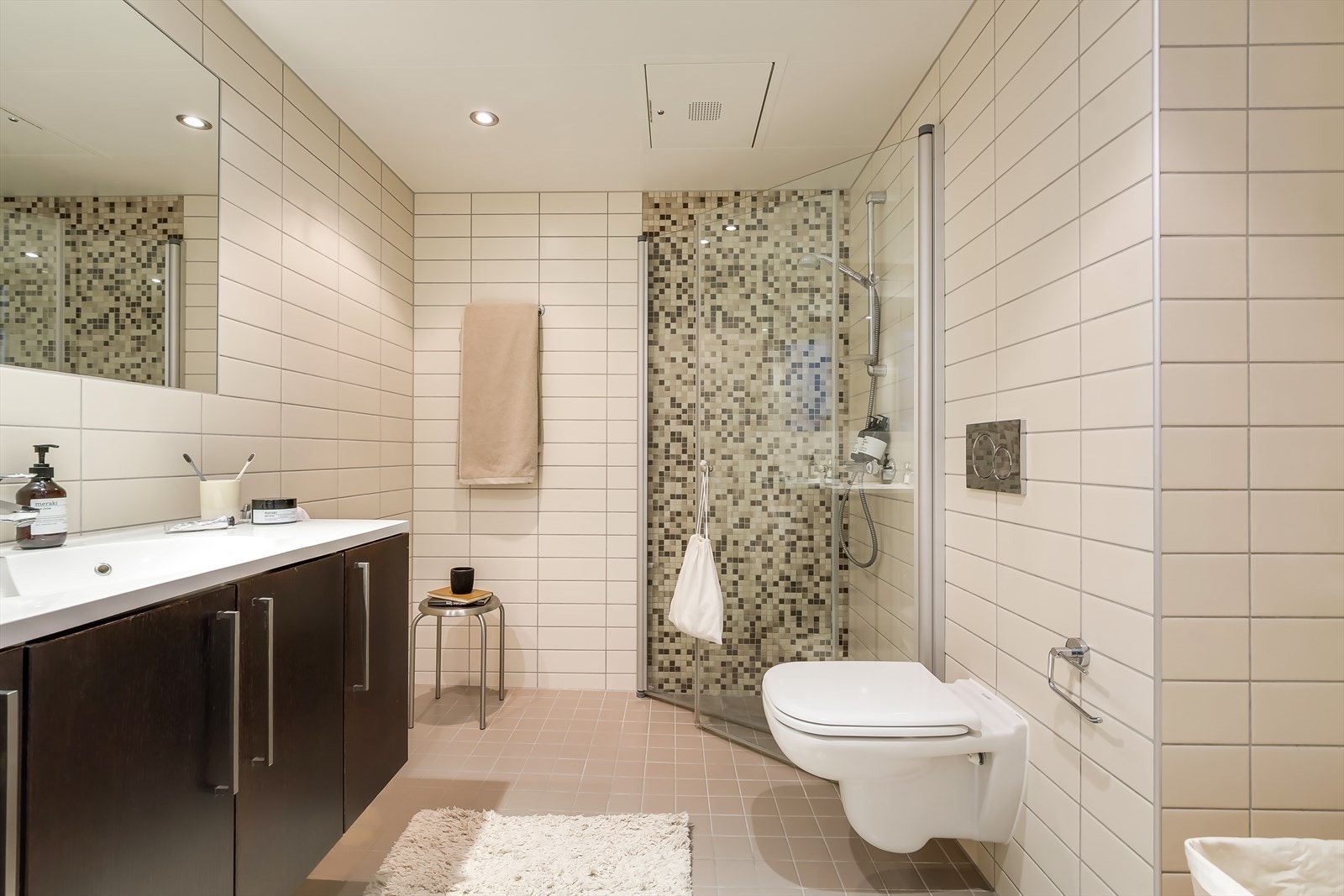 Badet er fra 2012 og fremstår som moderne og innbydende. Galleribilde