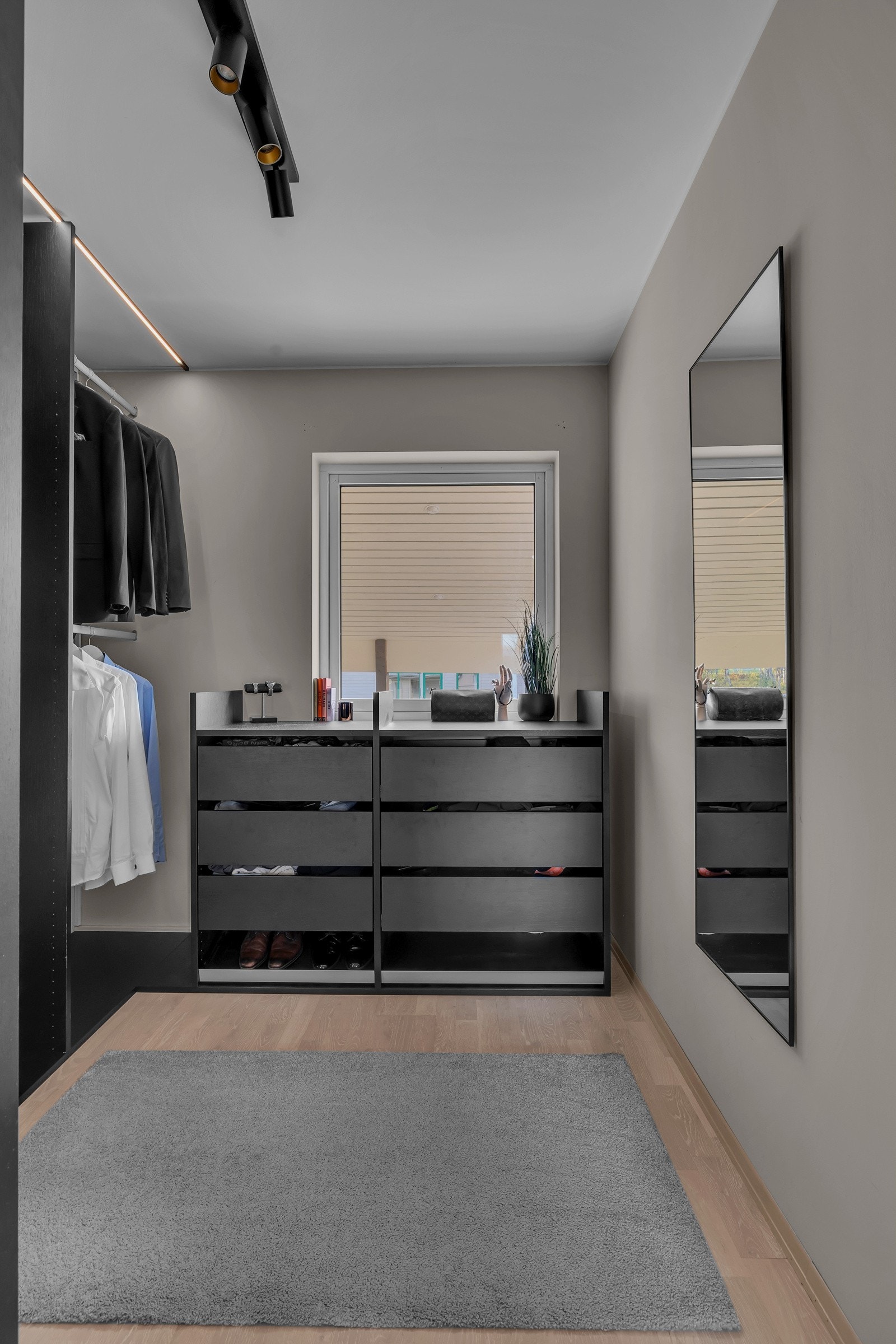 Soverom 3 nyttes i dag som garaderobe Galleribilde