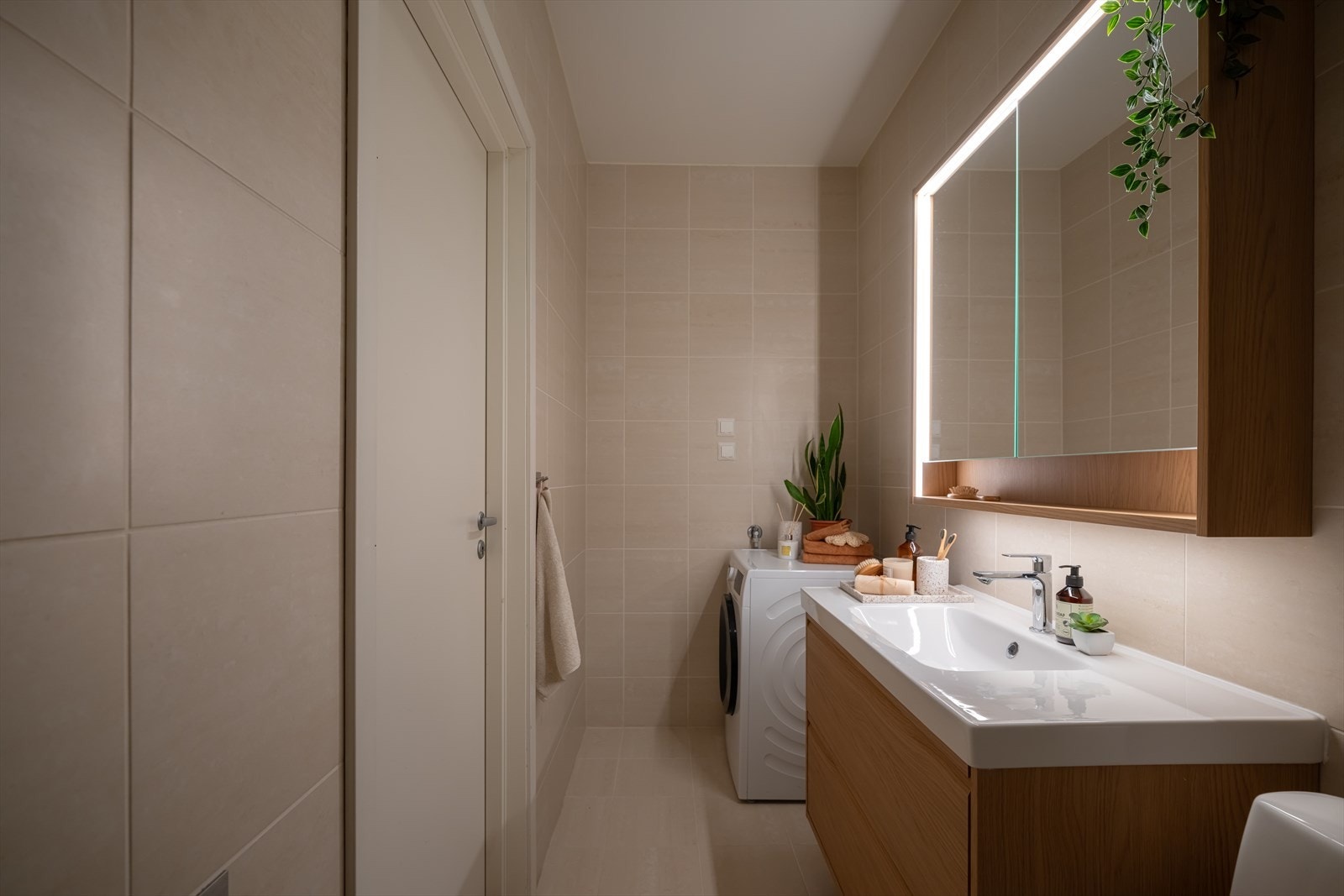 Mekanisk avtrekk i himling, tilluft via dørspalte. Galleribilde