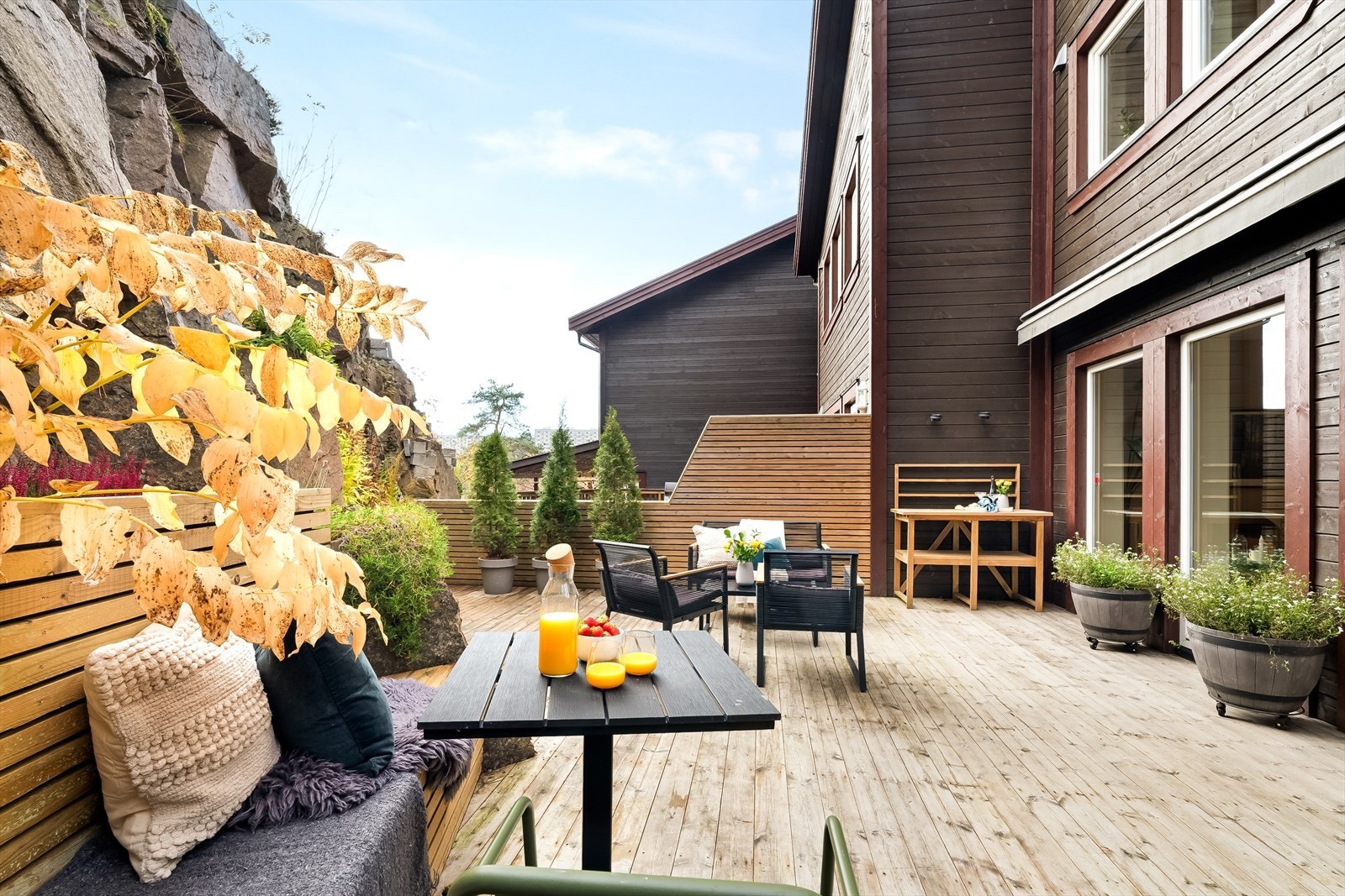 Adkomst fra terrassen direkte til stuen. Galleribilde