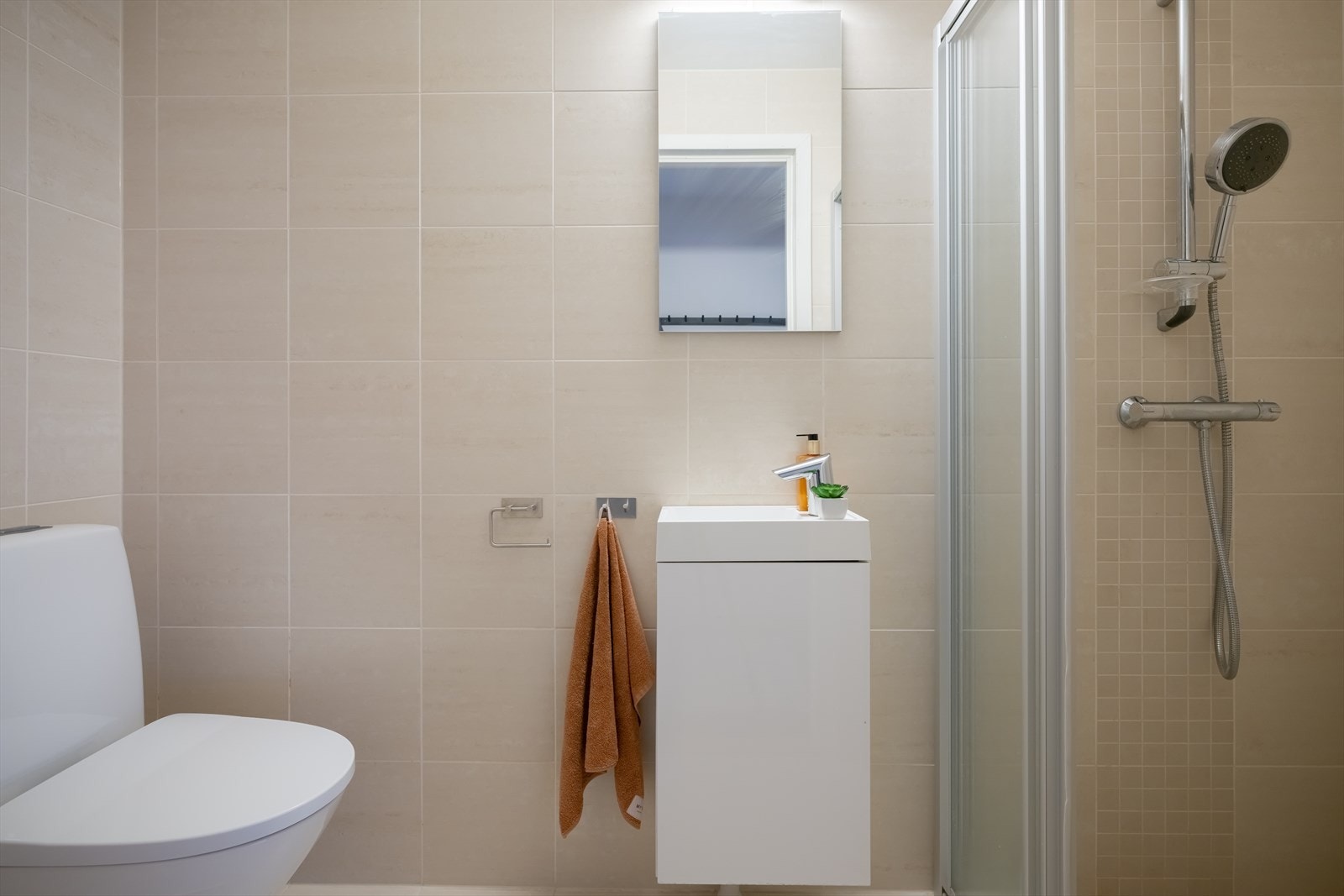 Mekanisk avtrekk i himling og varmekabler i gulv. Galleribilde