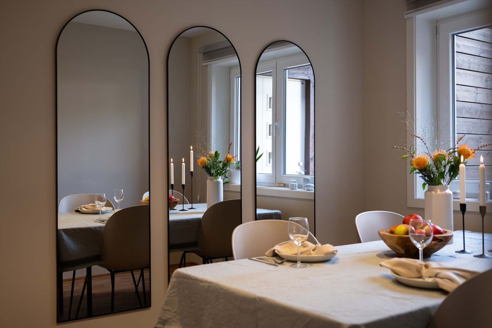 Opplyst strømforbruk ca. 650-900 kr/mnd sommer og 1 800-2 500 kr/mnd vinter. Galleribilde